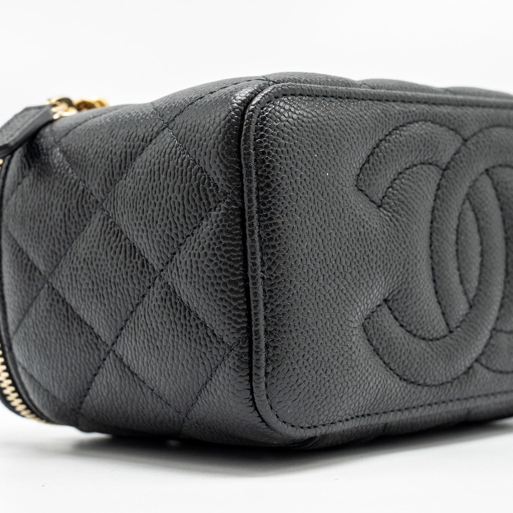 chanel-coco-love-long-vanity-with-adjustable-chain-caviar-black-ghwmicrochip