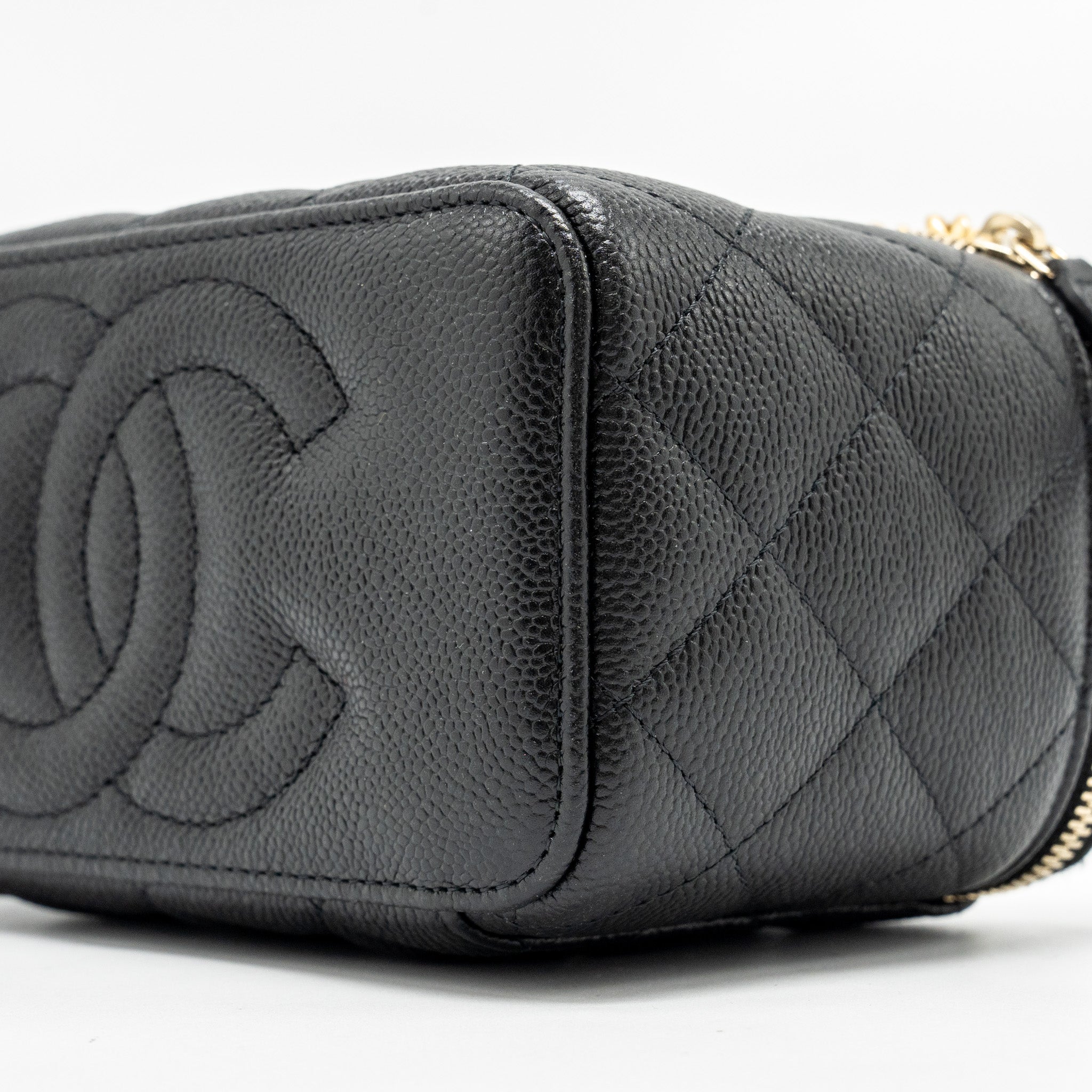 chanel-coco-love-long-vanity-with-adjustable-chain-caviar-black-ghwmicrochip