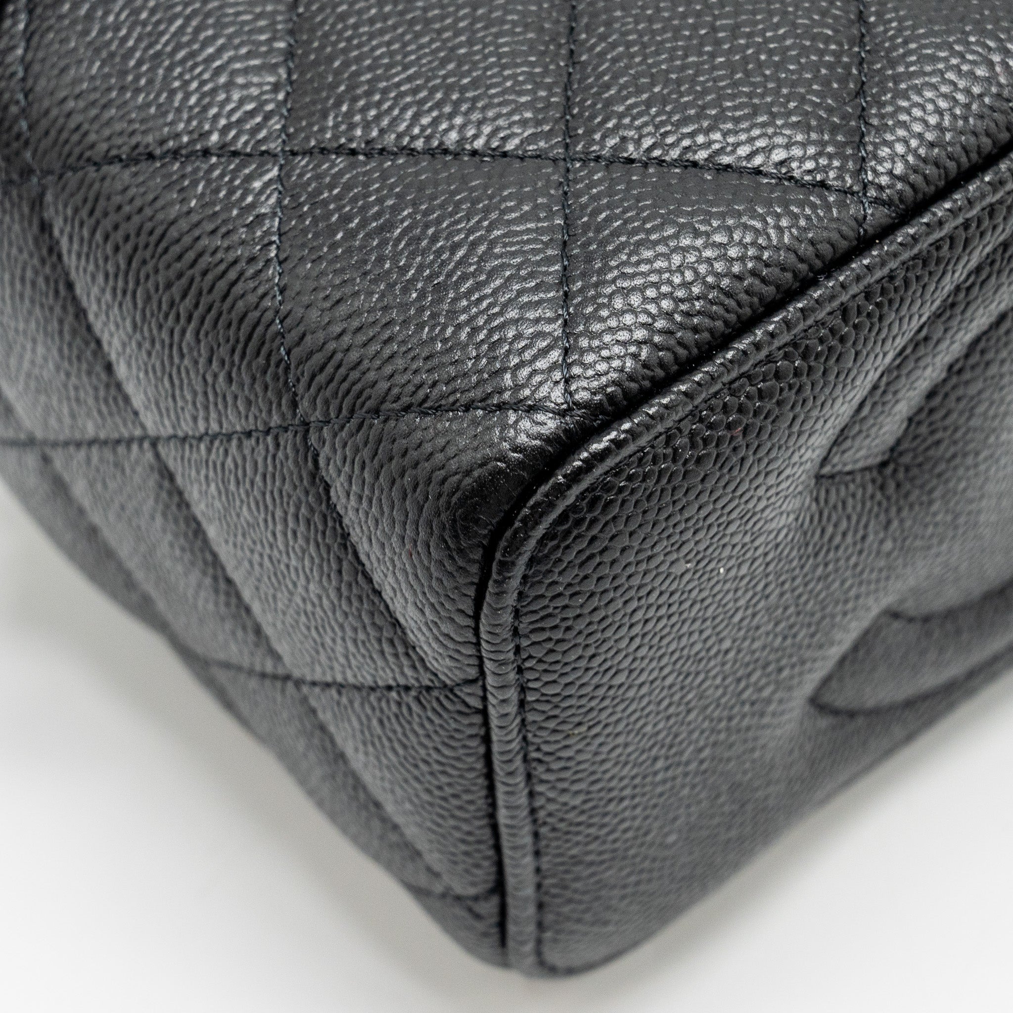 chanel-coco-love-long-vanity-with-adjustable-chain-caviar-black-ghwmicrochip