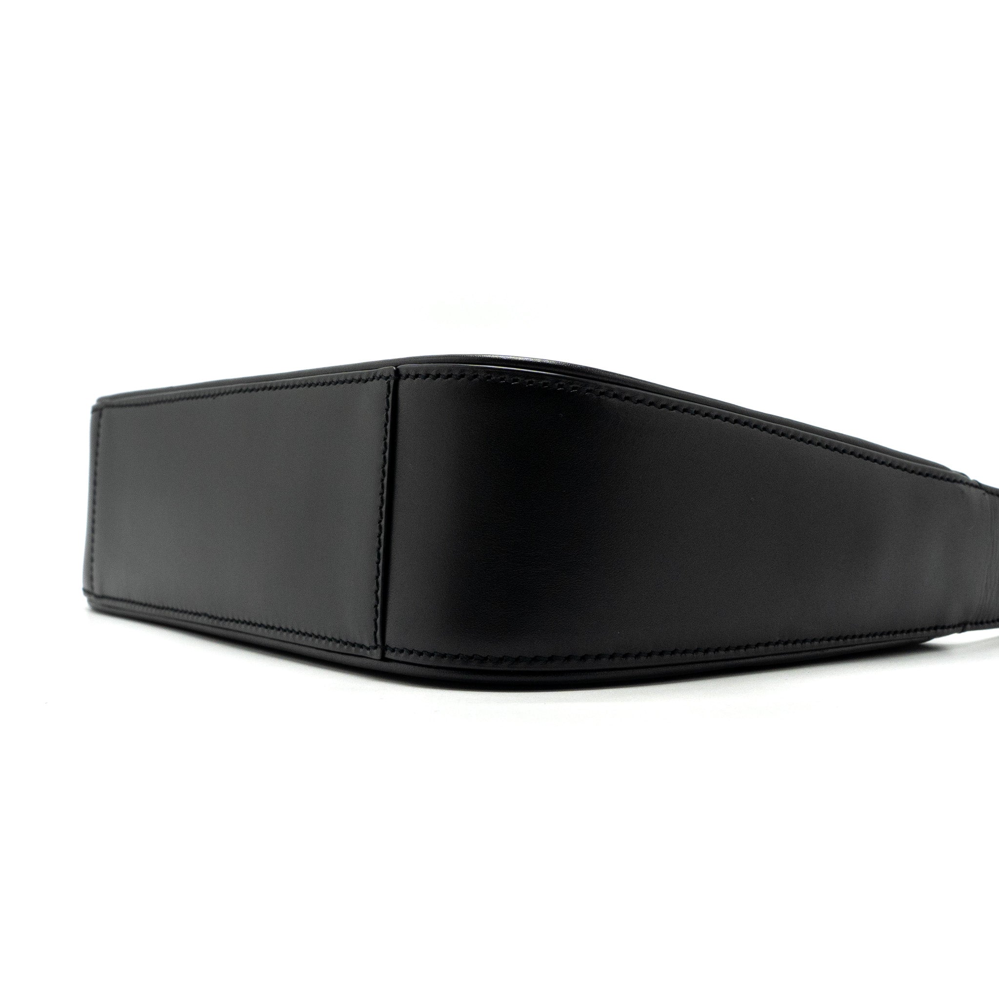 saint-laurent-ysl-le-5-a-7-hobo-bag-smooth-calfskin-black-ghw