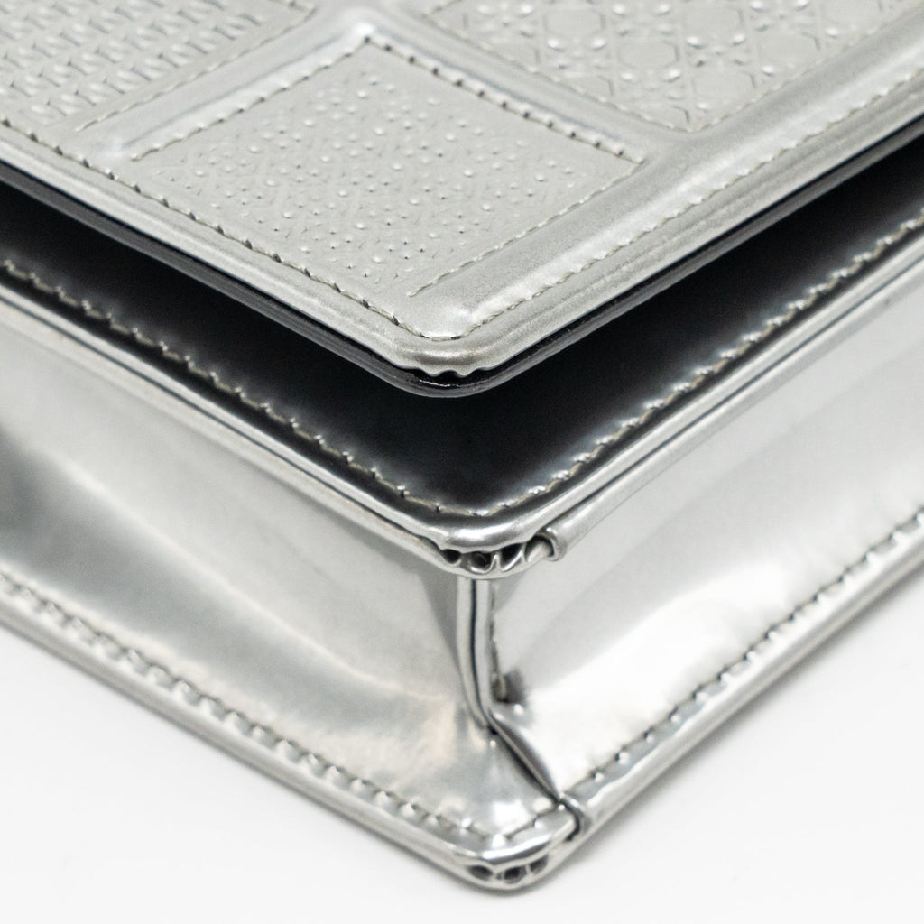 dior-diorama-wallet-on-chain-metallic-patent-silver-lghw