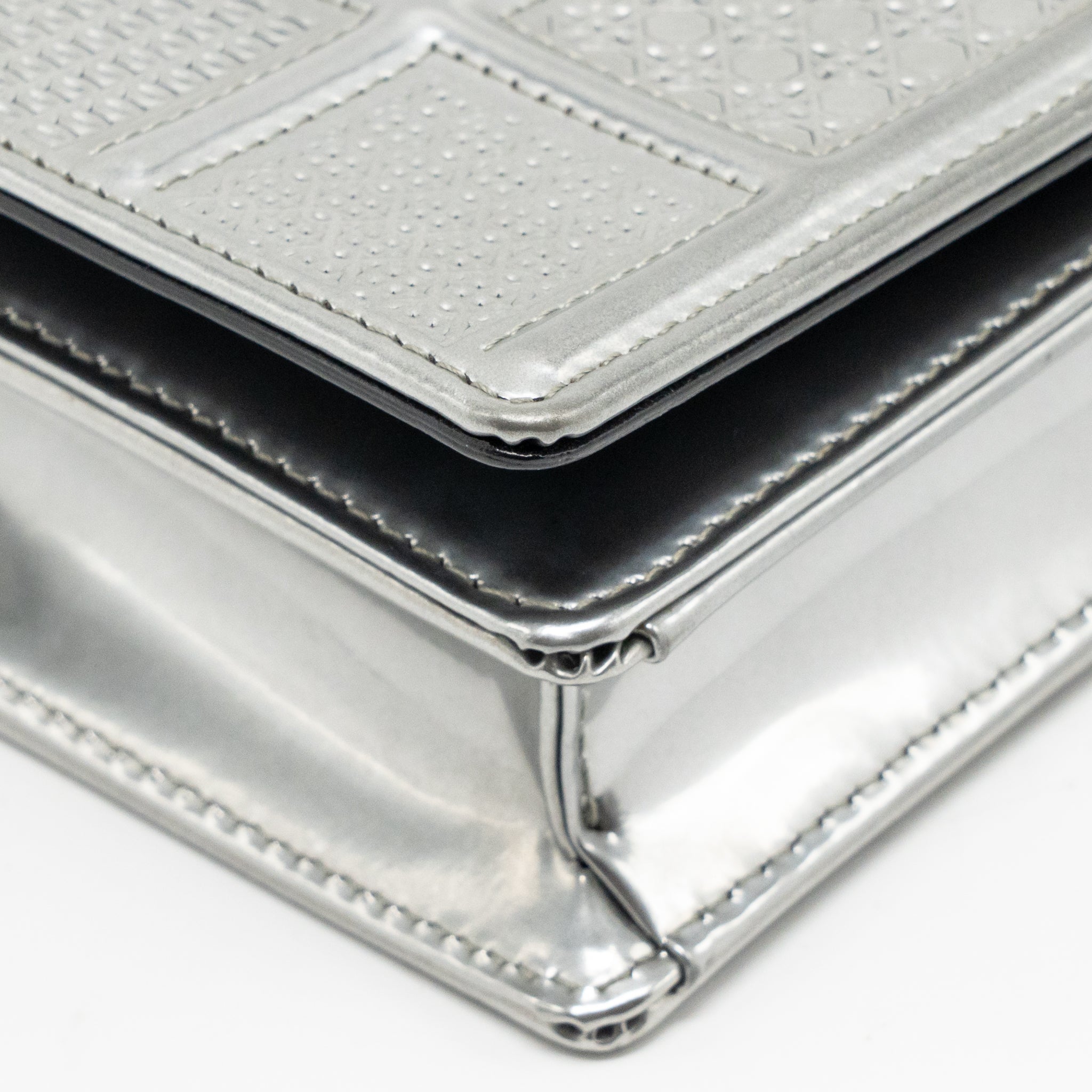 dior-diorama-wallet-on-chain-metallic-patent-silver-lghw