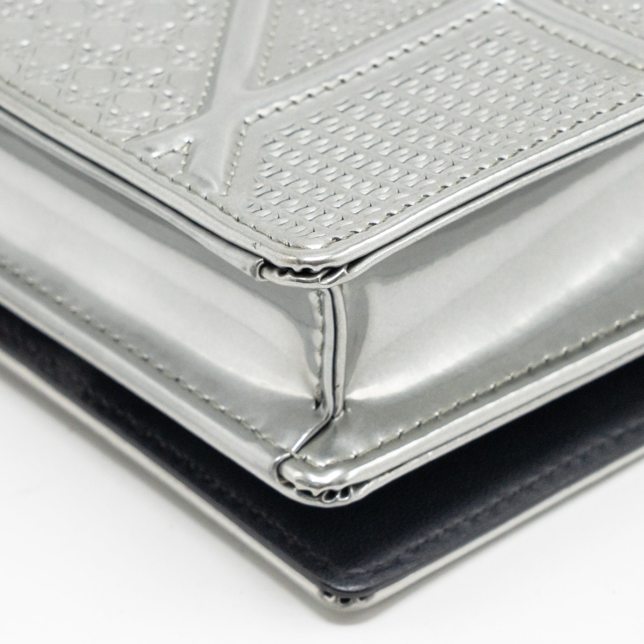 dior-diorama-wallet-on-chain-metallic-patent-silver-lghw
