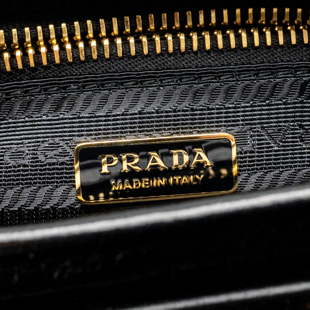 prada-bonnie-medium-leather-handbag-calfskin-black-ghw