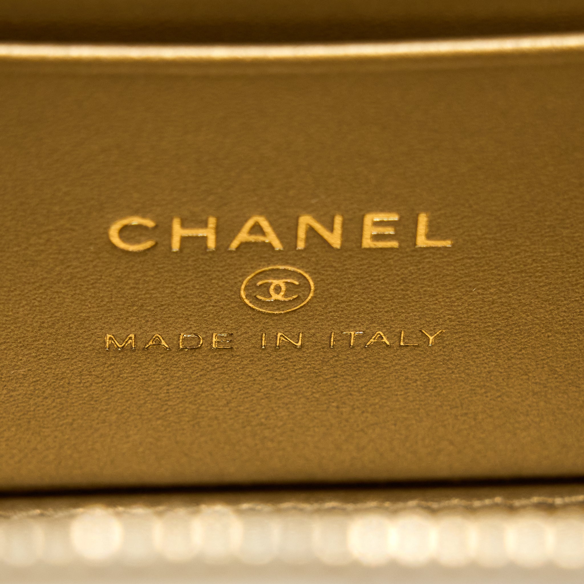 chanel-pearl-crush-long-vanity-case-lambskin-white-brushed-ghw