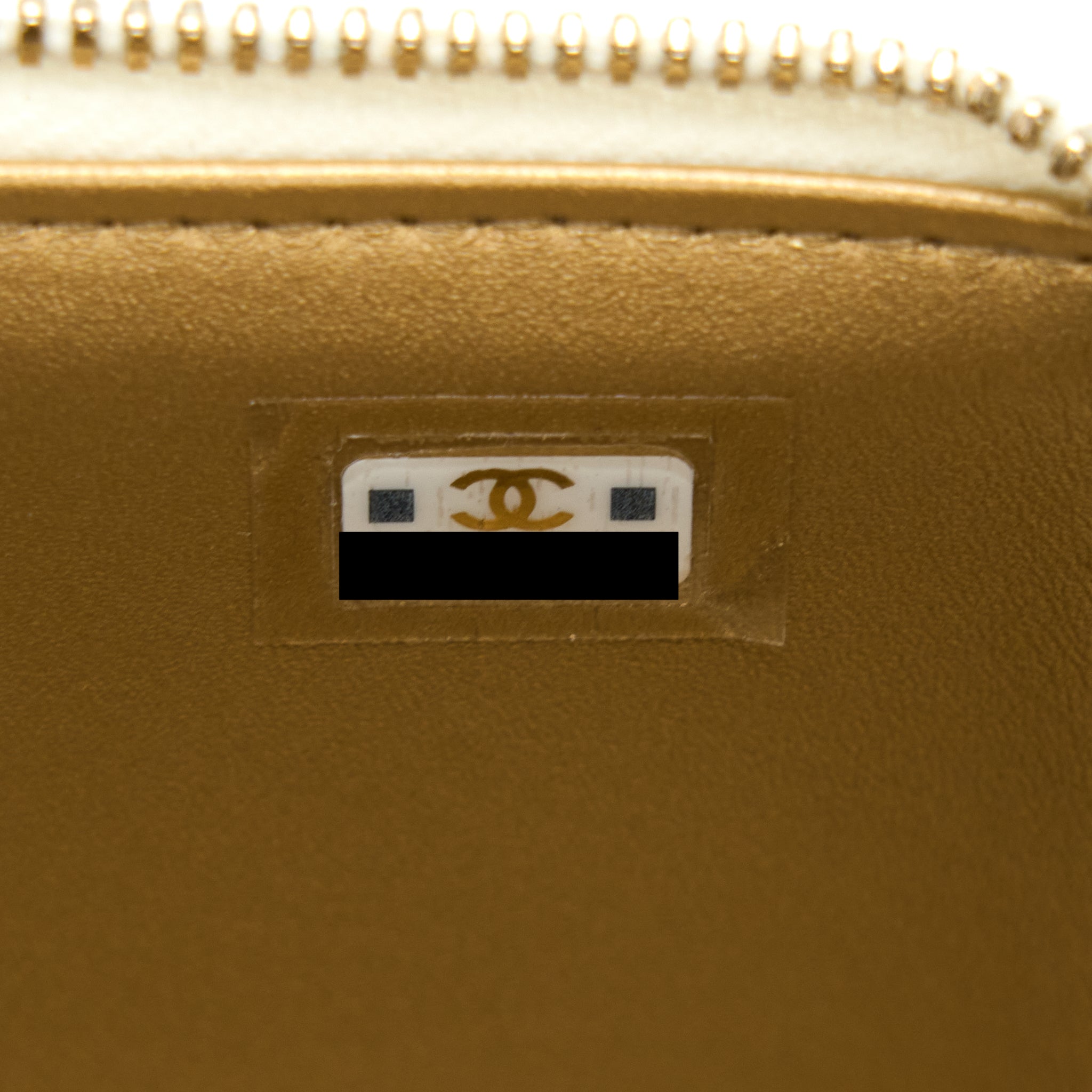 chanel-pearl-crush-long-vanity-case-lambskin-white-brushed-ghw