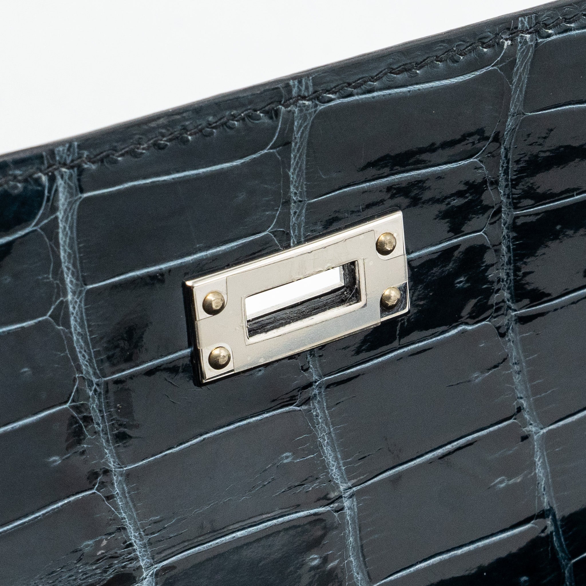 hermes-kelly-25-shiny-crocodile-porous-v0-vert-rousseau-shw-stamp-z