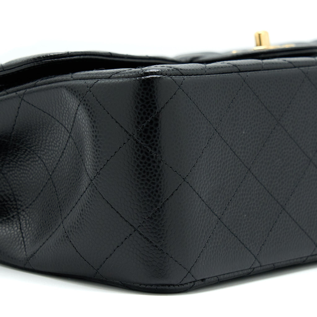 chanel-classic-jumbo-flap-bag-caviar-black-ghw