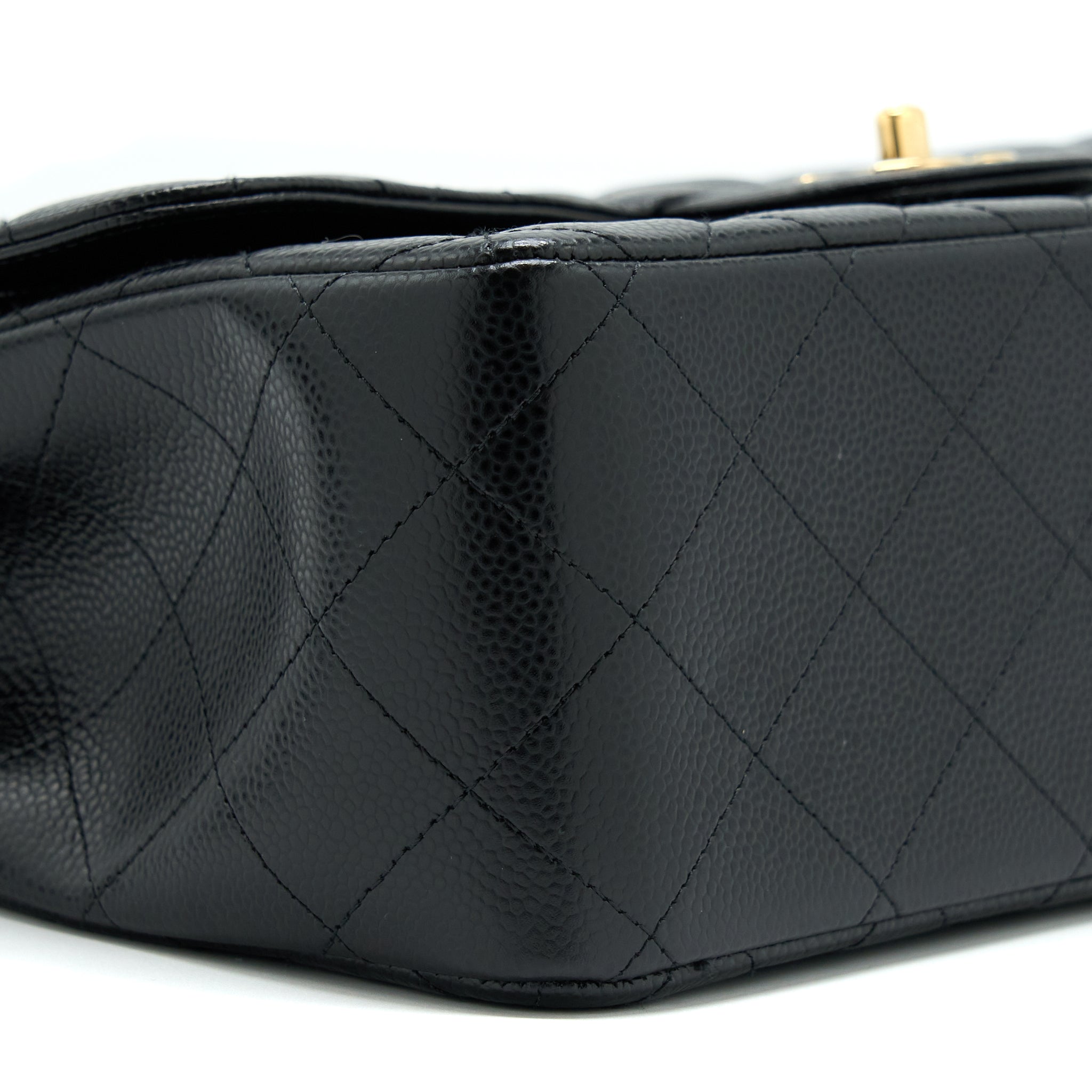 chanel-classic-jumbo-flap-bag-caviar-black-ghw