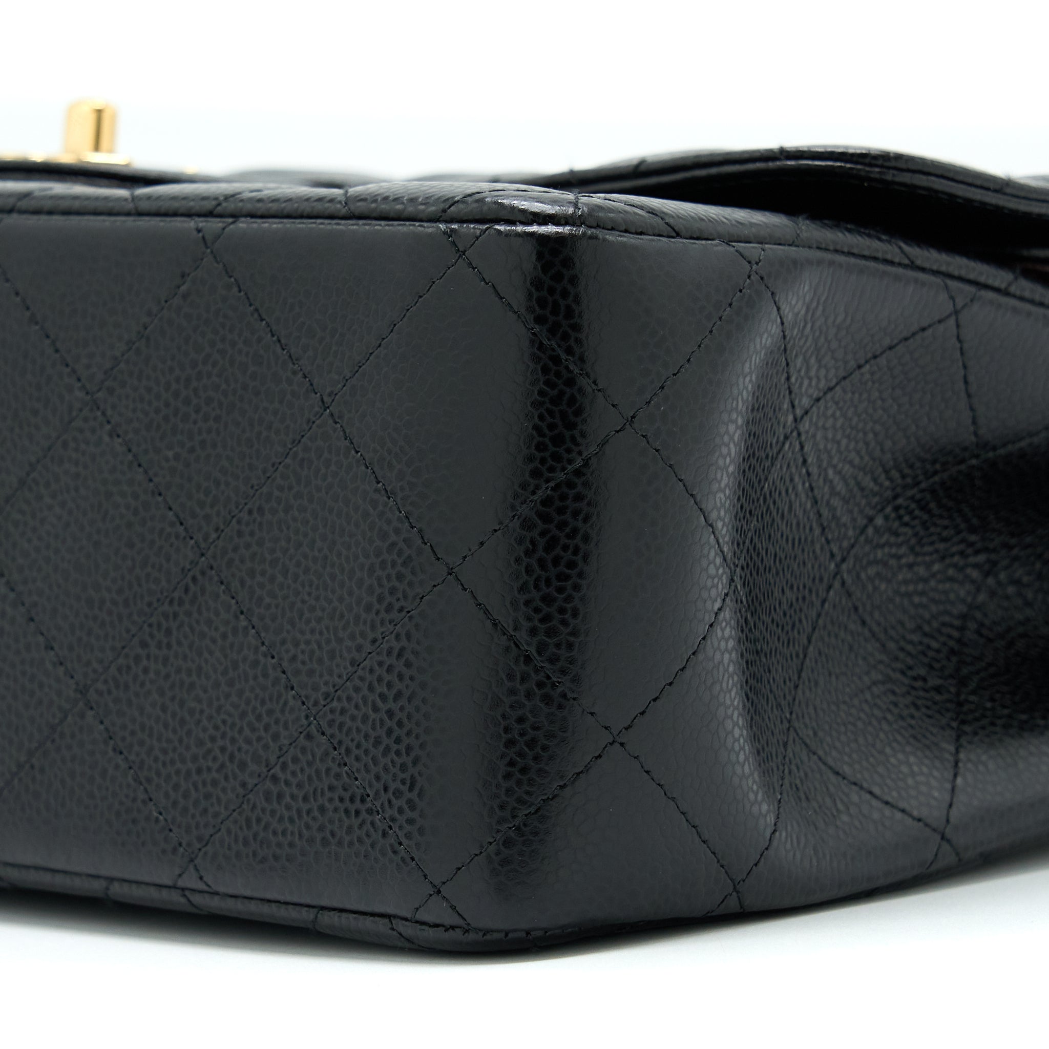 chanel-classic-jumbo-flap-bag-caviar-black-ghw