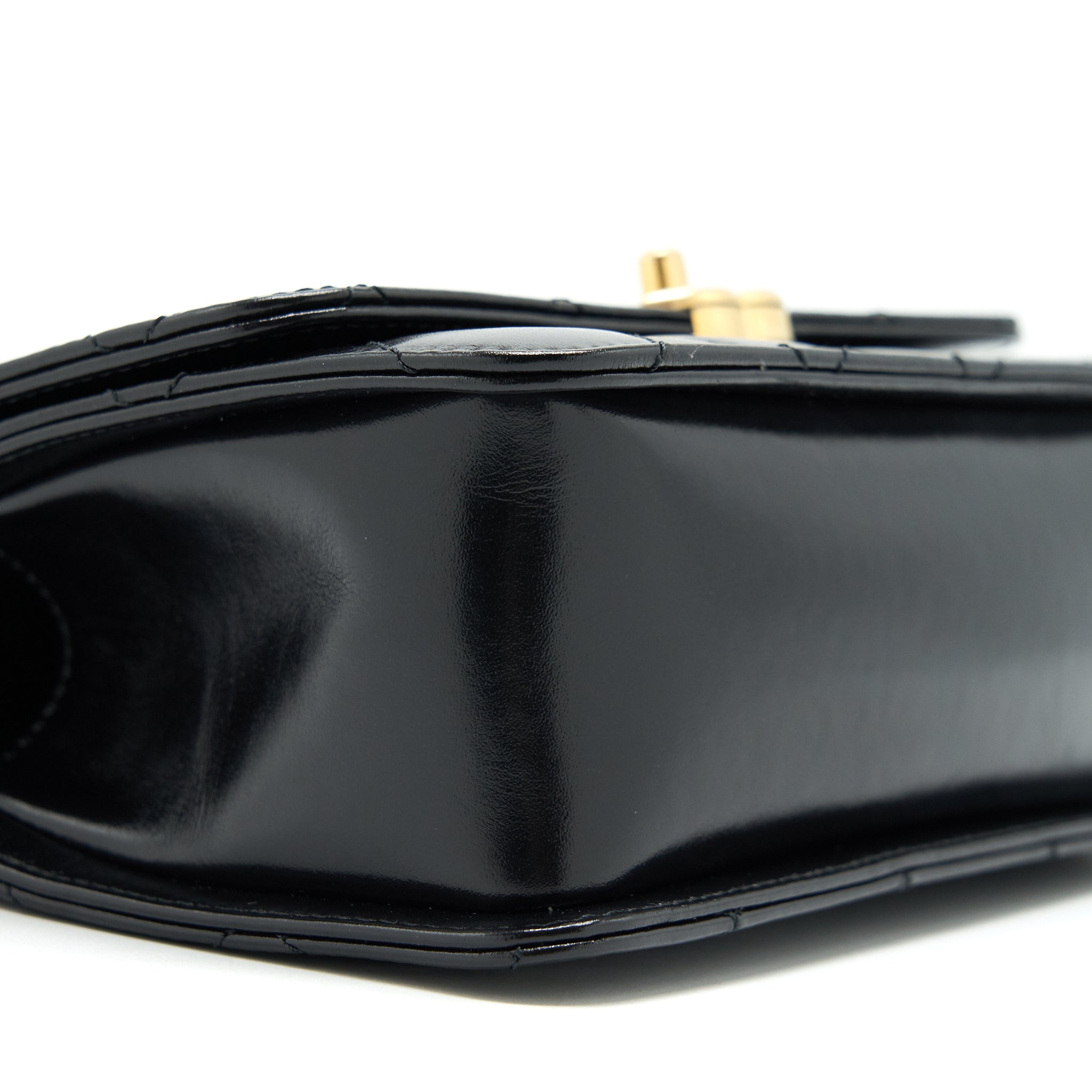 chanel-21a-gold-crush-flap-bag-calfskin-black-ghw