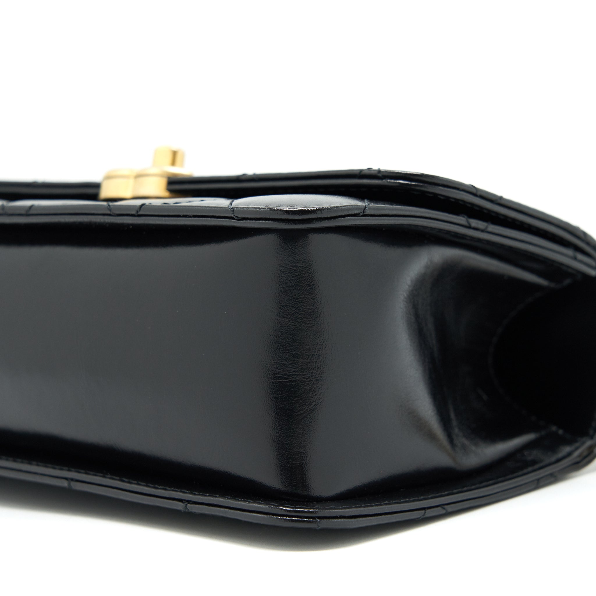 chanel-21a-gold-crush-flap-bag-calfskin-black-ghw