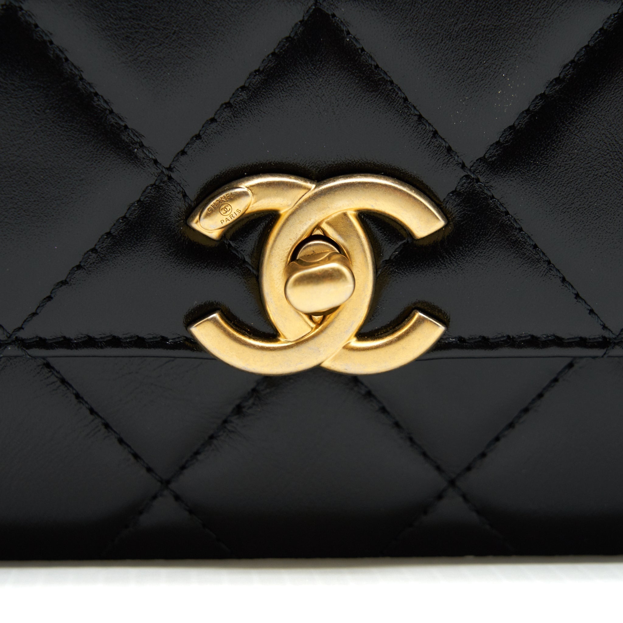 chanel-21a-gold-crush-flap-bag-calfskin-black-ghw