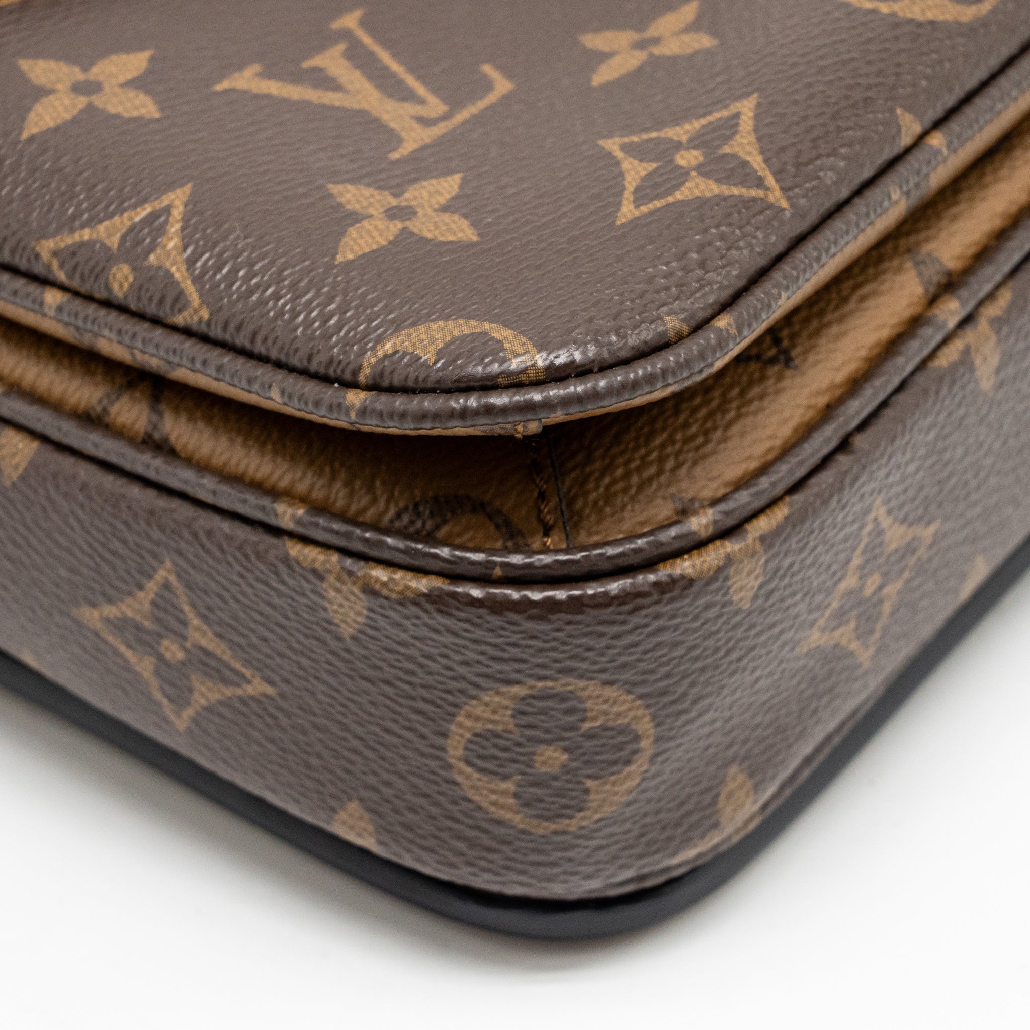 louis-vuitton-pochette-metis-monogram-reverse-canvas-ghw-11