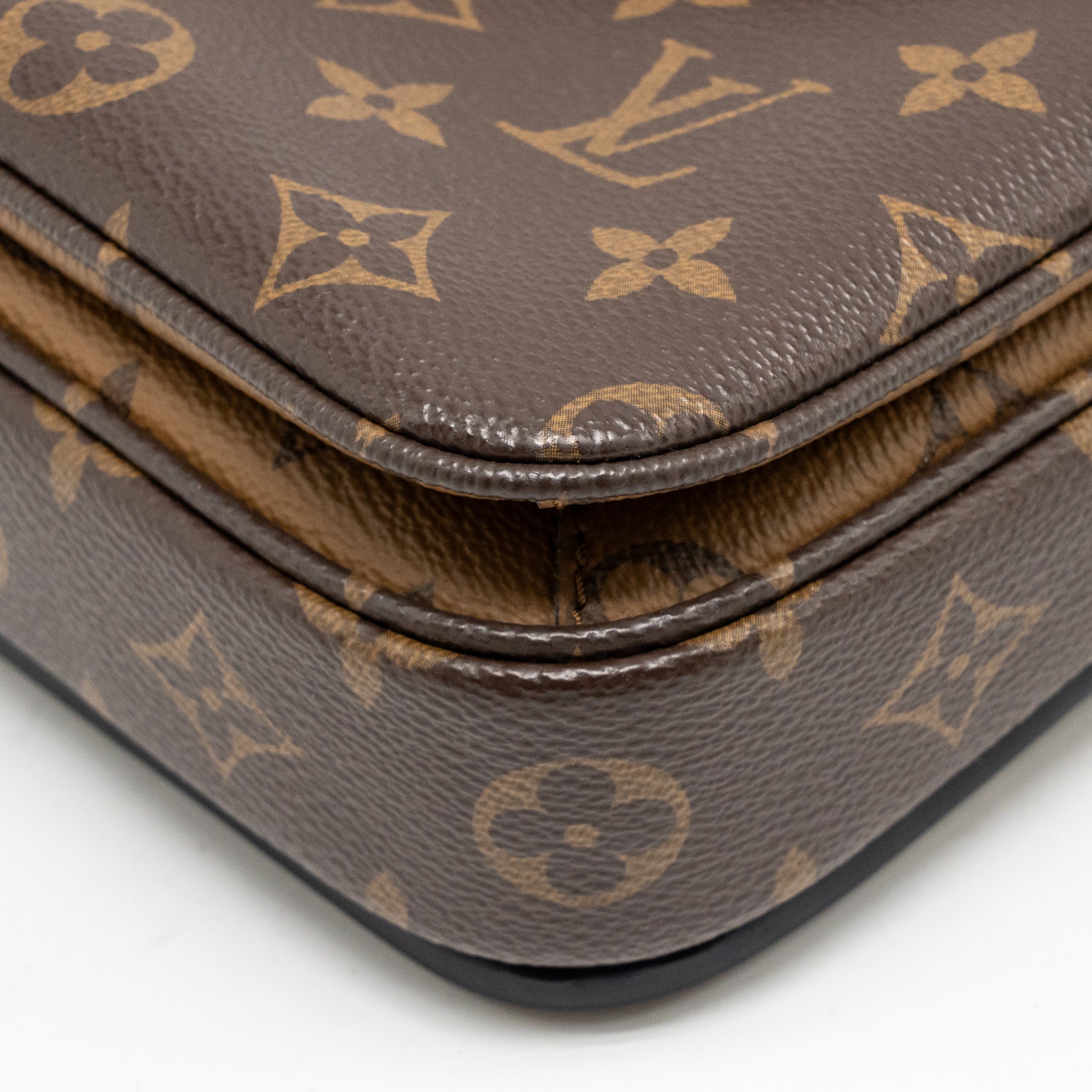 louis-vuitton-pochette-metis-monogram-reverse-canvas-ghw-11