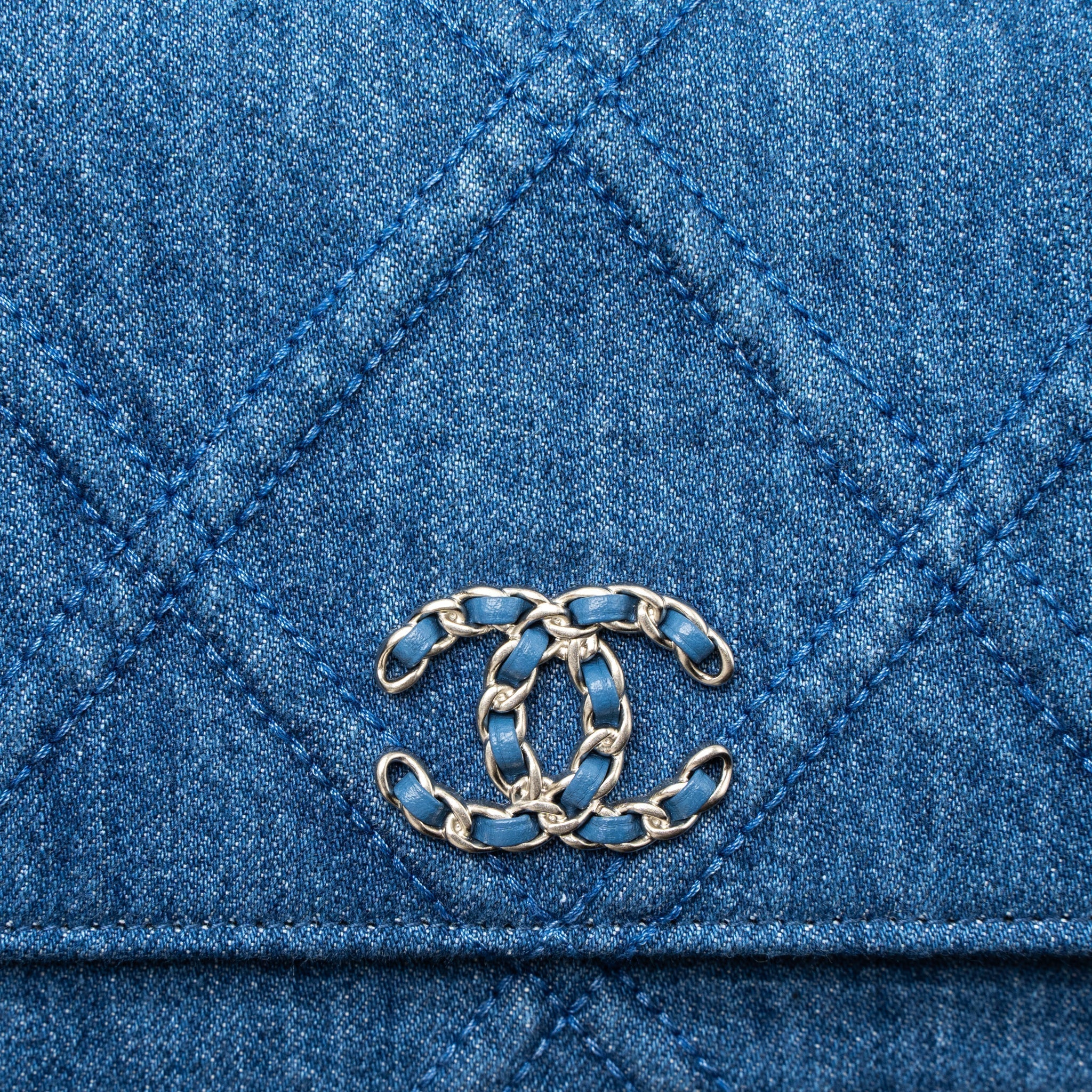 chanel-19-wallet-on-chain-denim-blue-multicolor-hardware