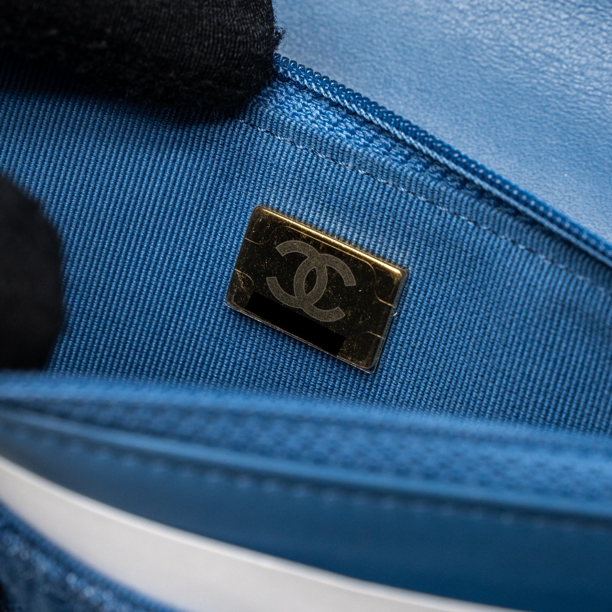 chanel-19-wallet-on-chain-denim-blue-multicolor-hardware