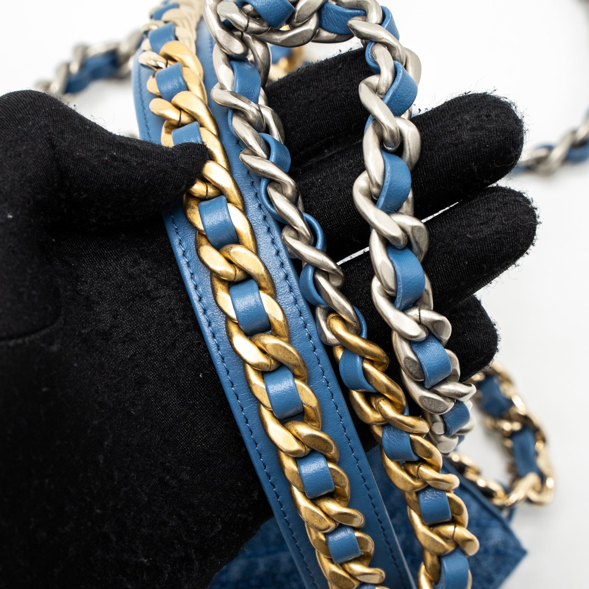 chanel-19-wallet-on-chain-denim-blue-multicolor-hardware