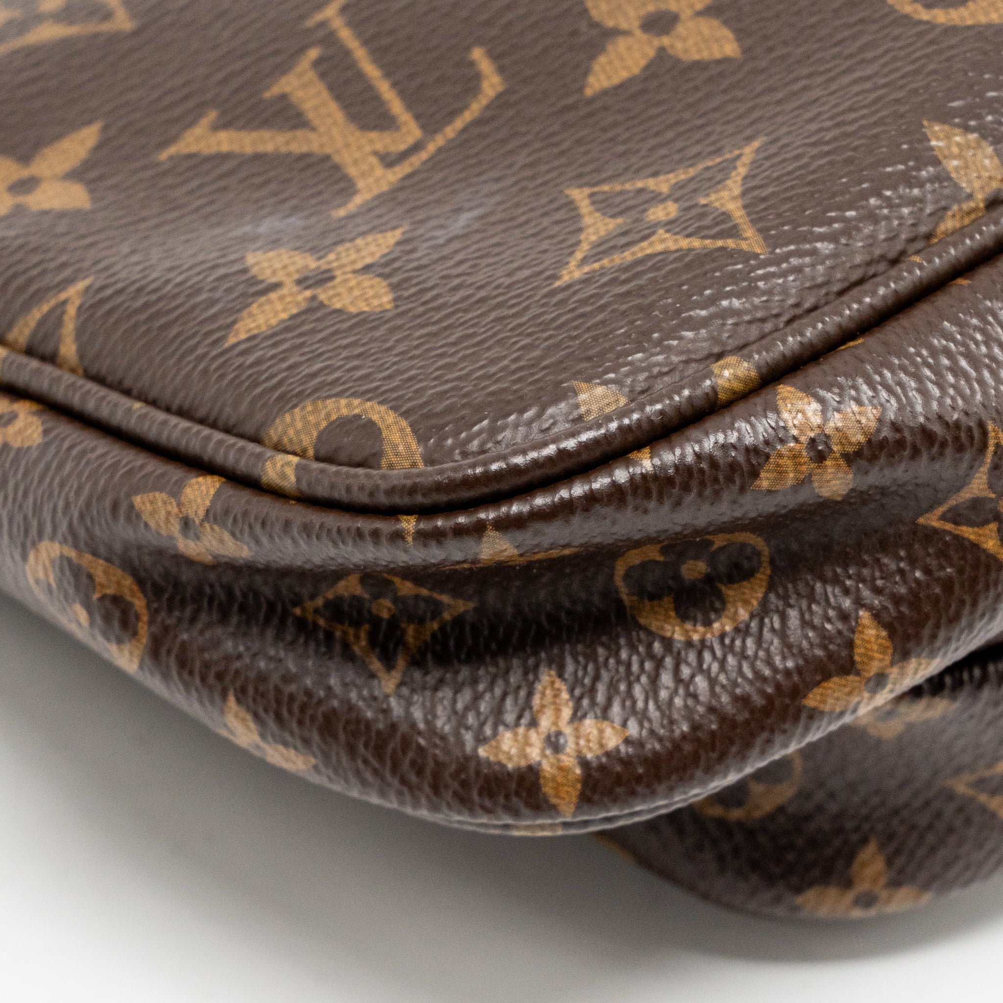 louis-vuitton-multi-pochette-accessoires-monogram-canvas-khaki-ghw