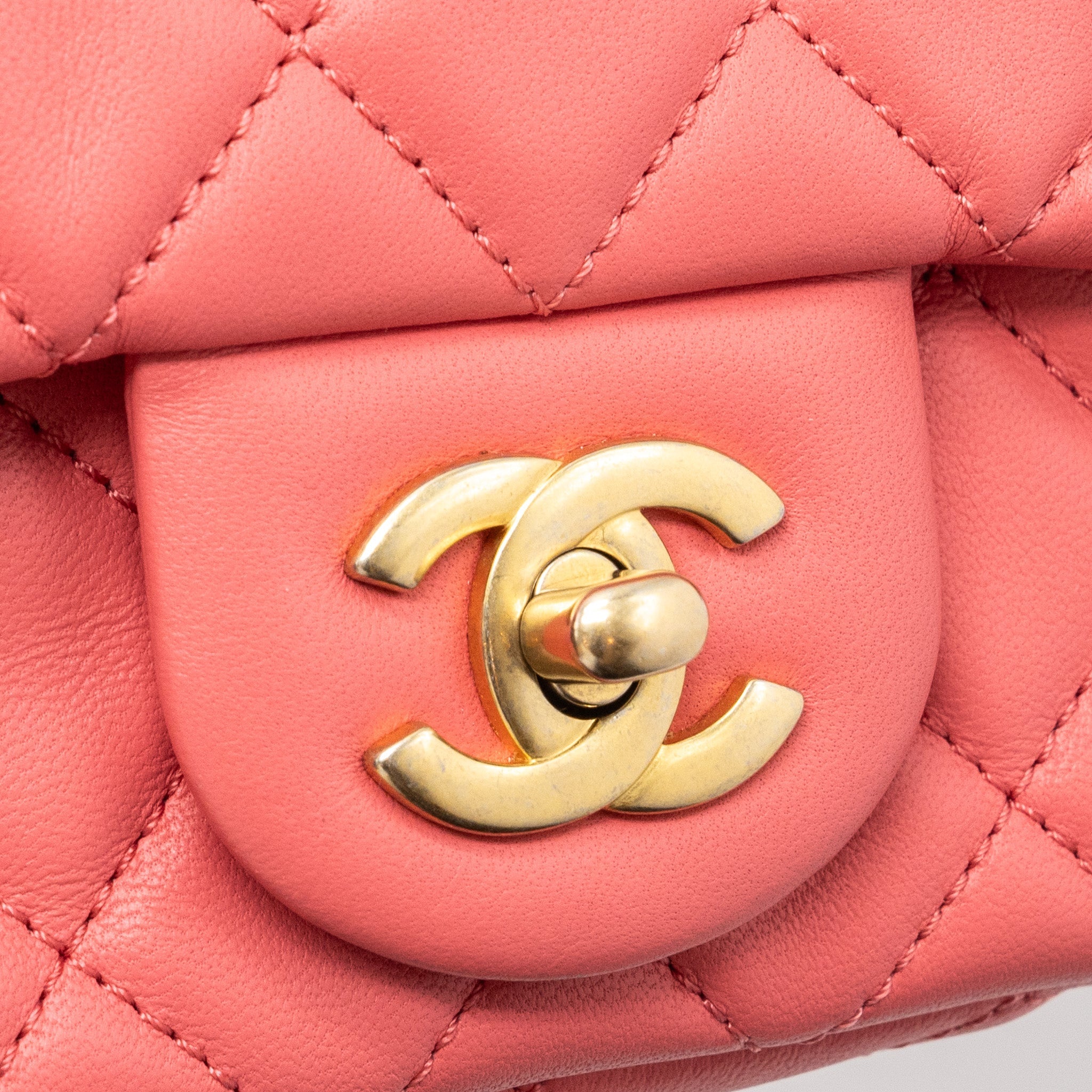 chanel-top-handle-long-vanity-with-chain-lambskin-black-lghwmicrochip-1