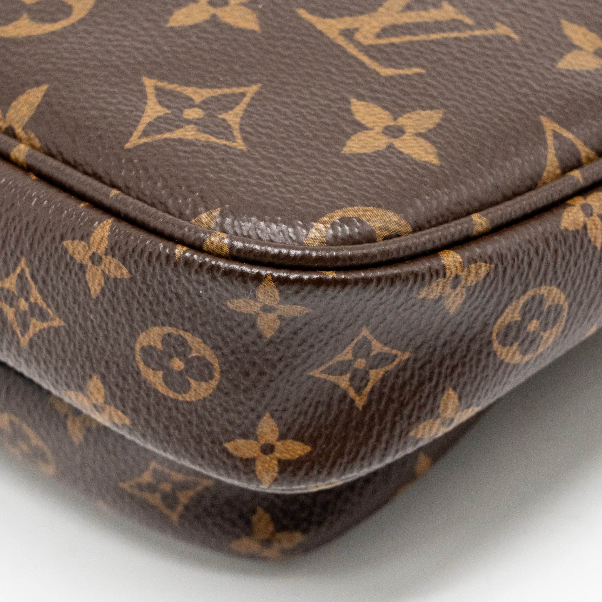 louis-vuitton-multi-pochette-accessoires-monogram-canvas-khaki-ghw