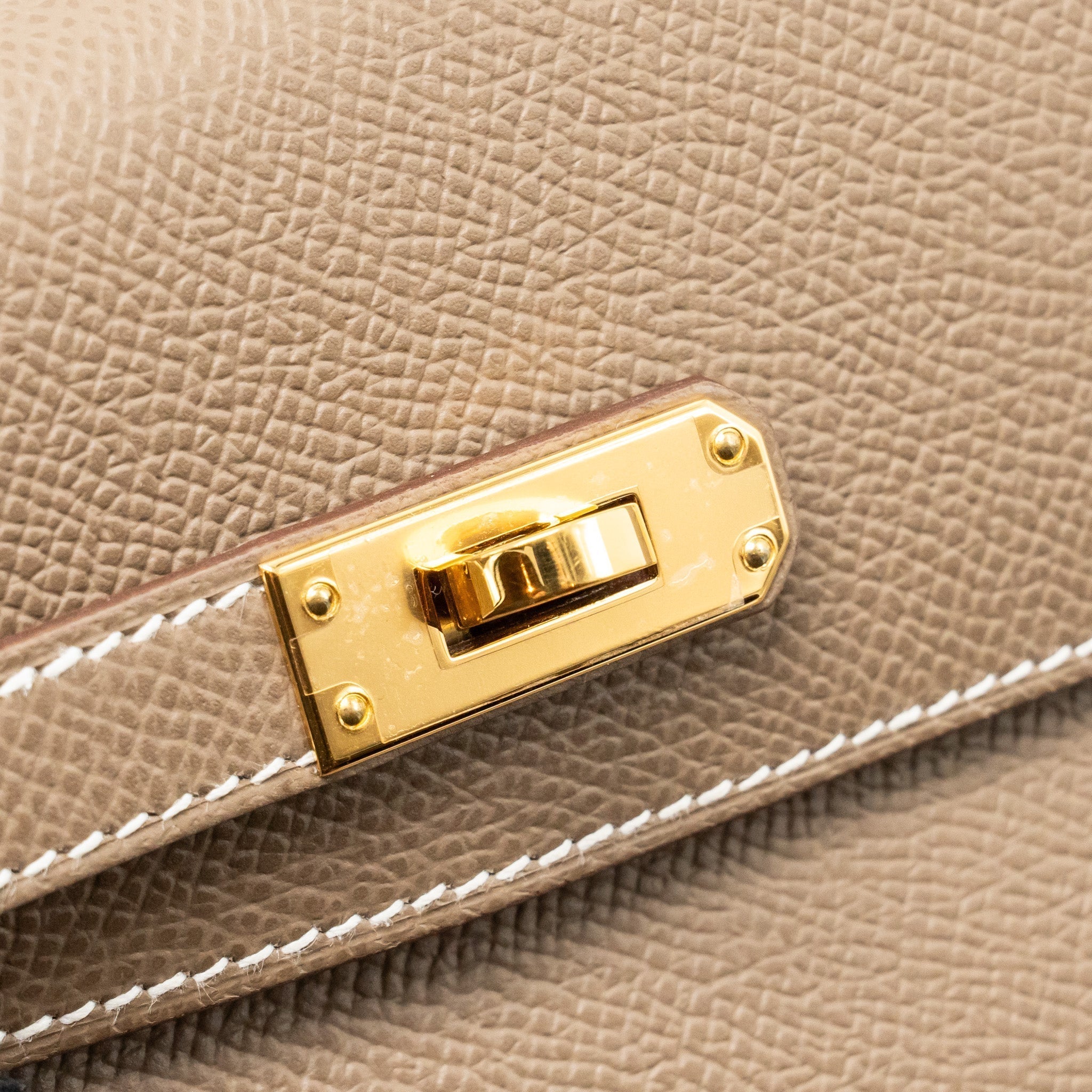 hermes-kelly-sellier-en-desordre-20-epsom-etoupe-ghw-stamp-b