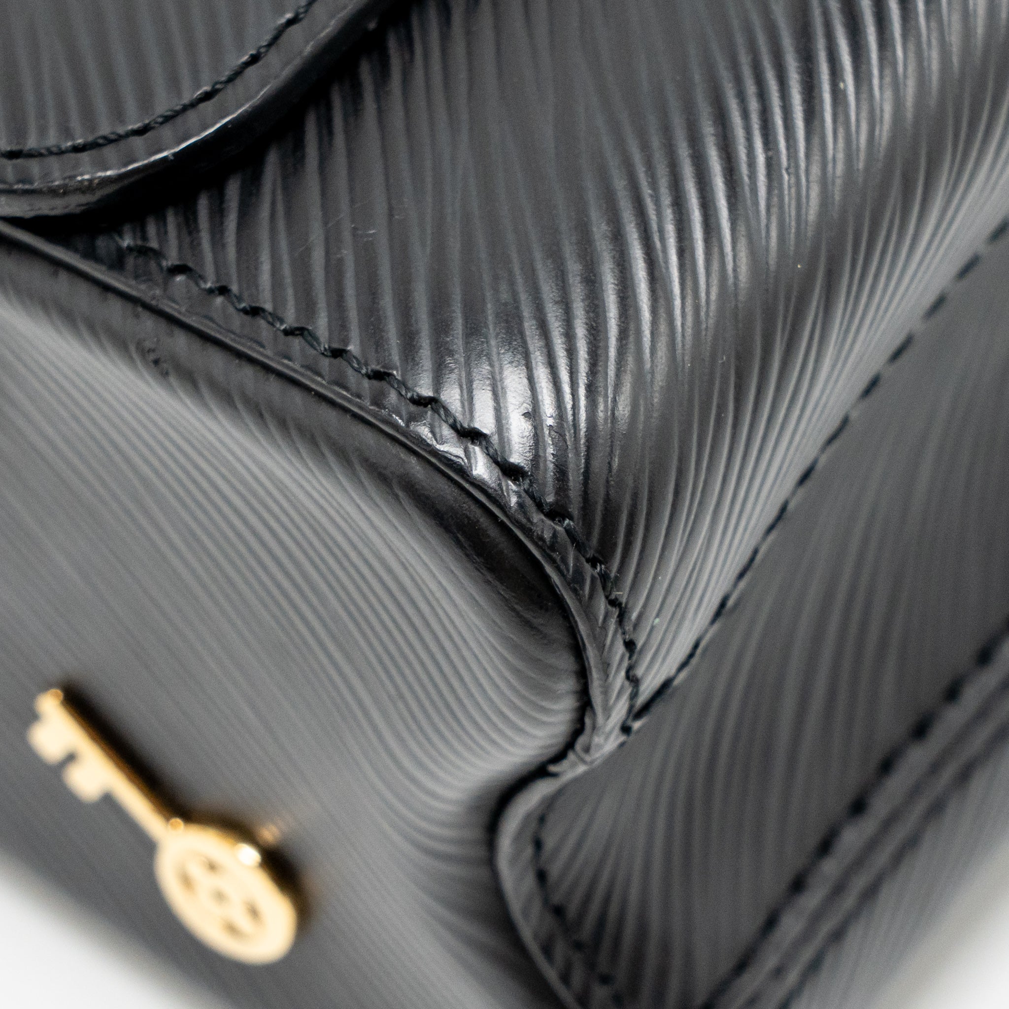 louis-vuitton-love-lock-twist-mm-epi-black-multicolour-hardware