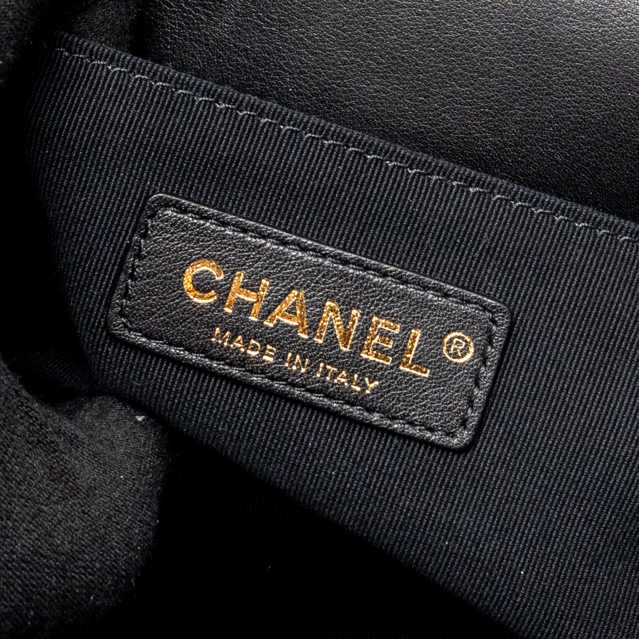 chanel-medium-boy-bag-smooth-calfskin-black-ghwmicrochip