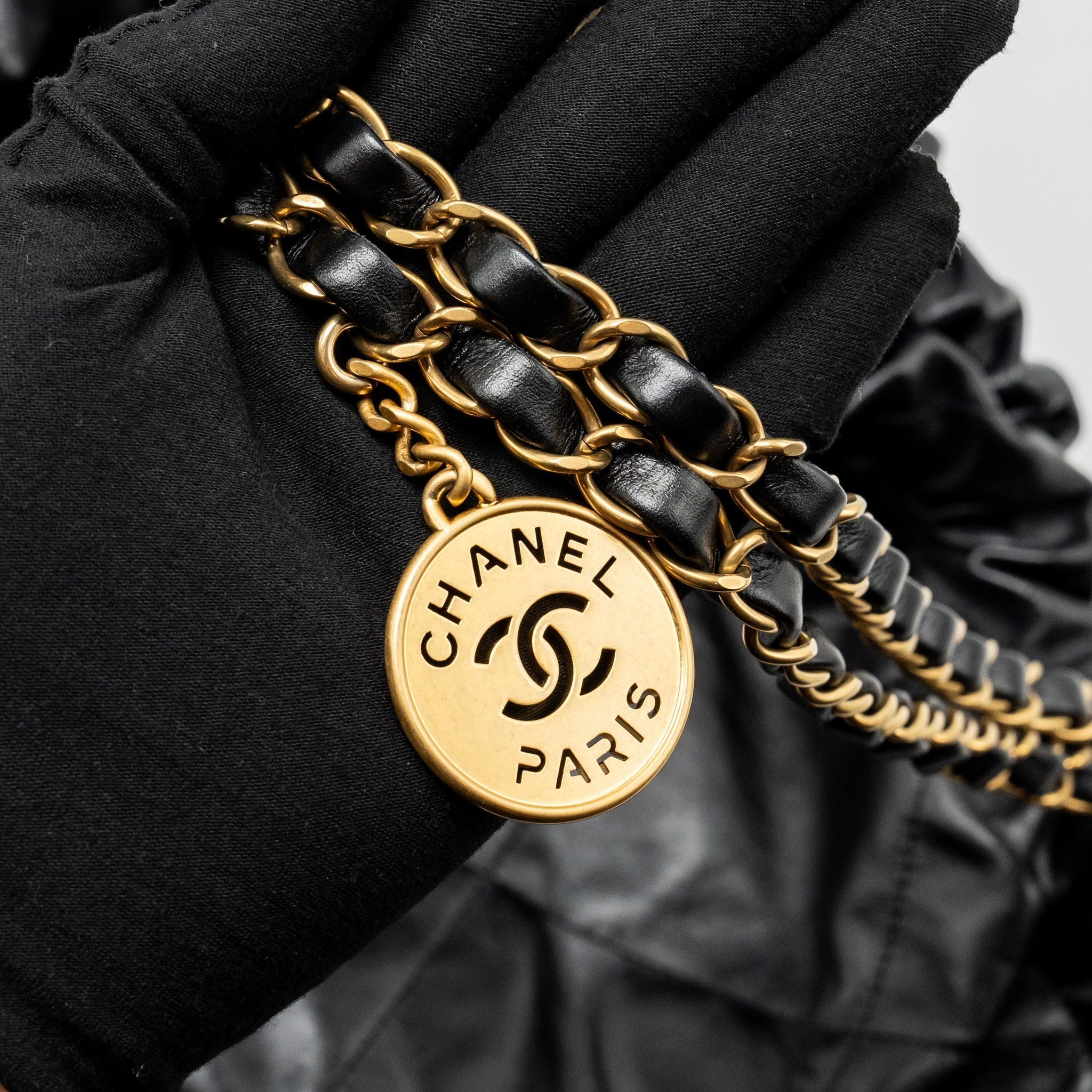 chanel-22-bag-black