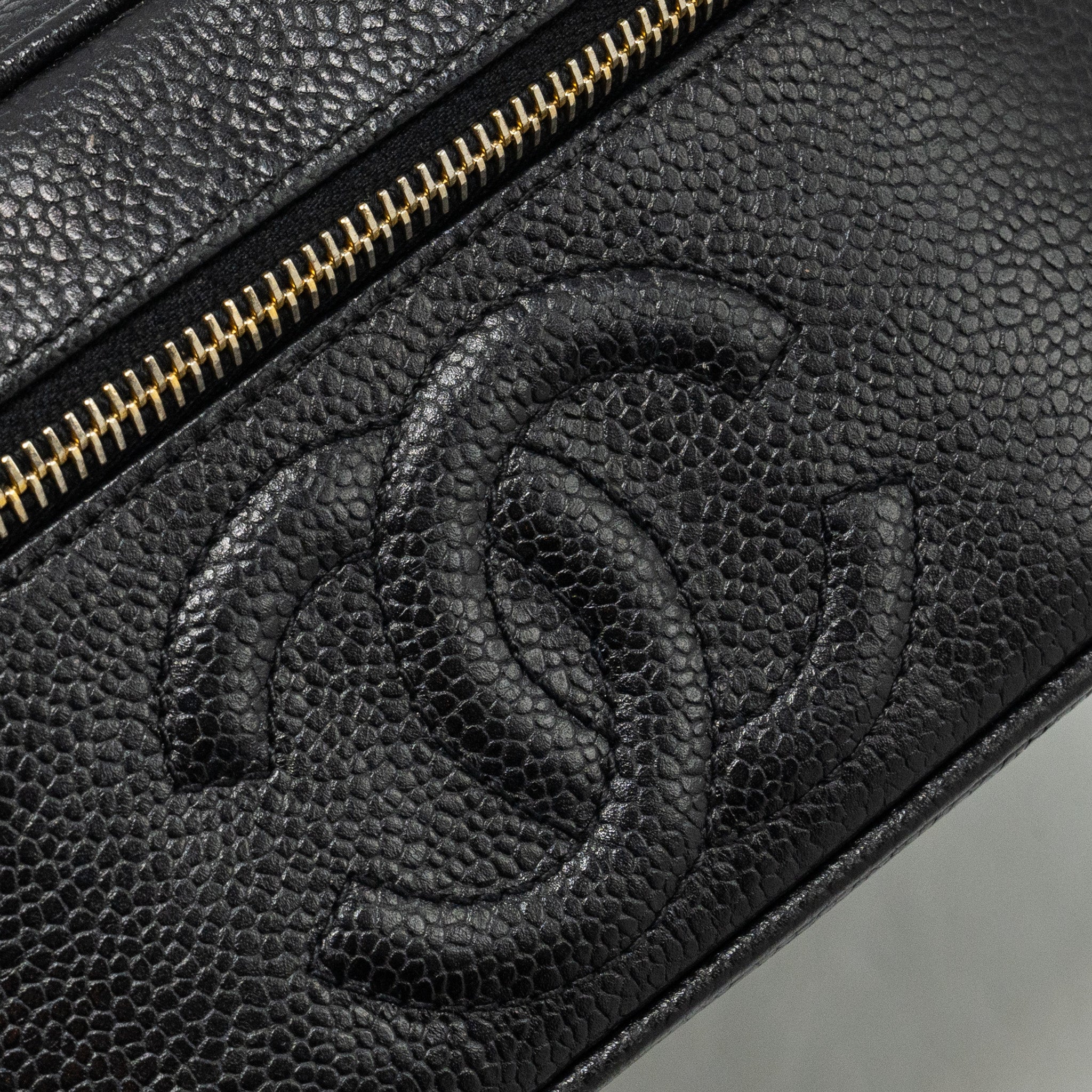 chanel-vintage-vanity-case-caviar-black-ghw-copy