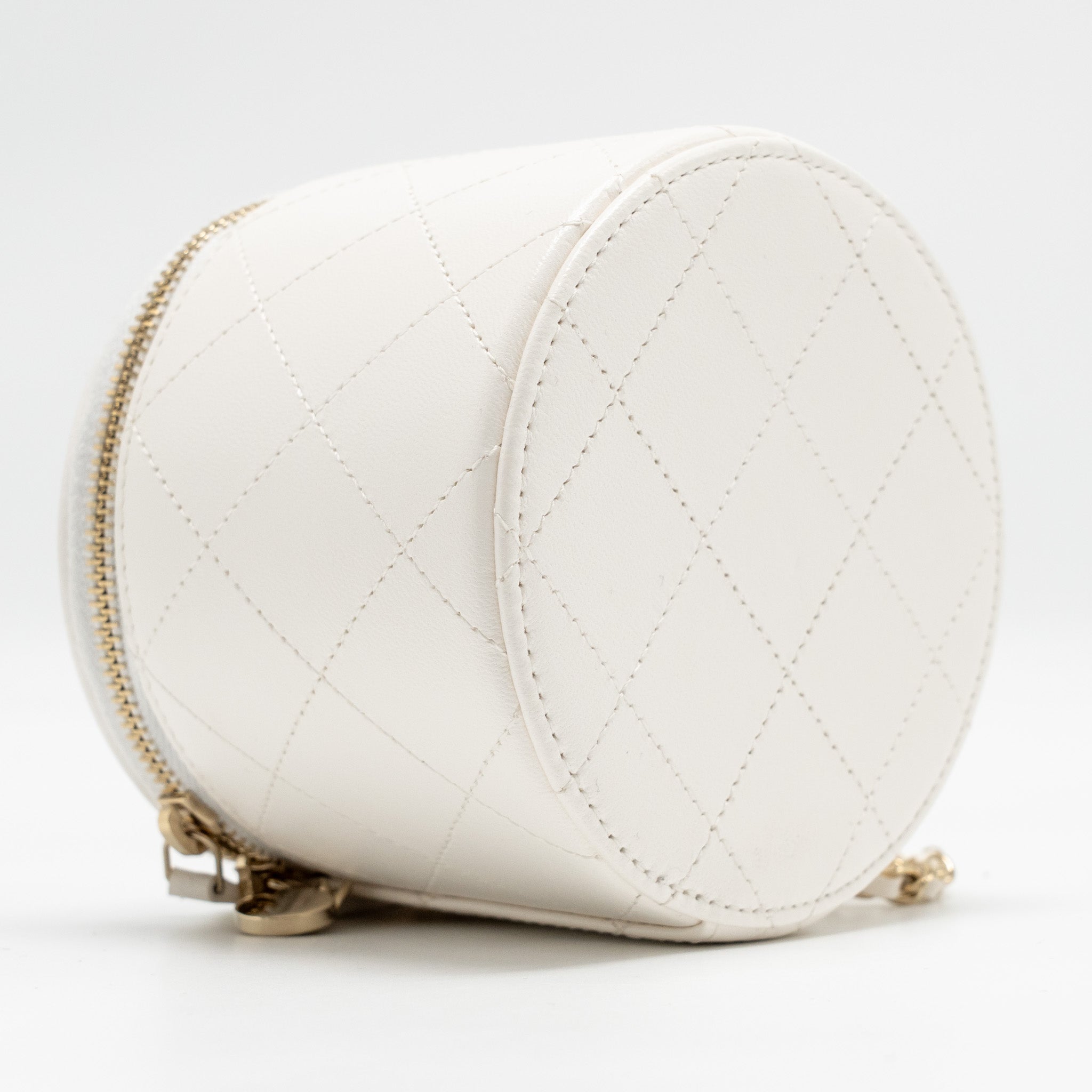 chanel-cc-logo-chains-with-charm-vanity-calfskin-white-lghw
