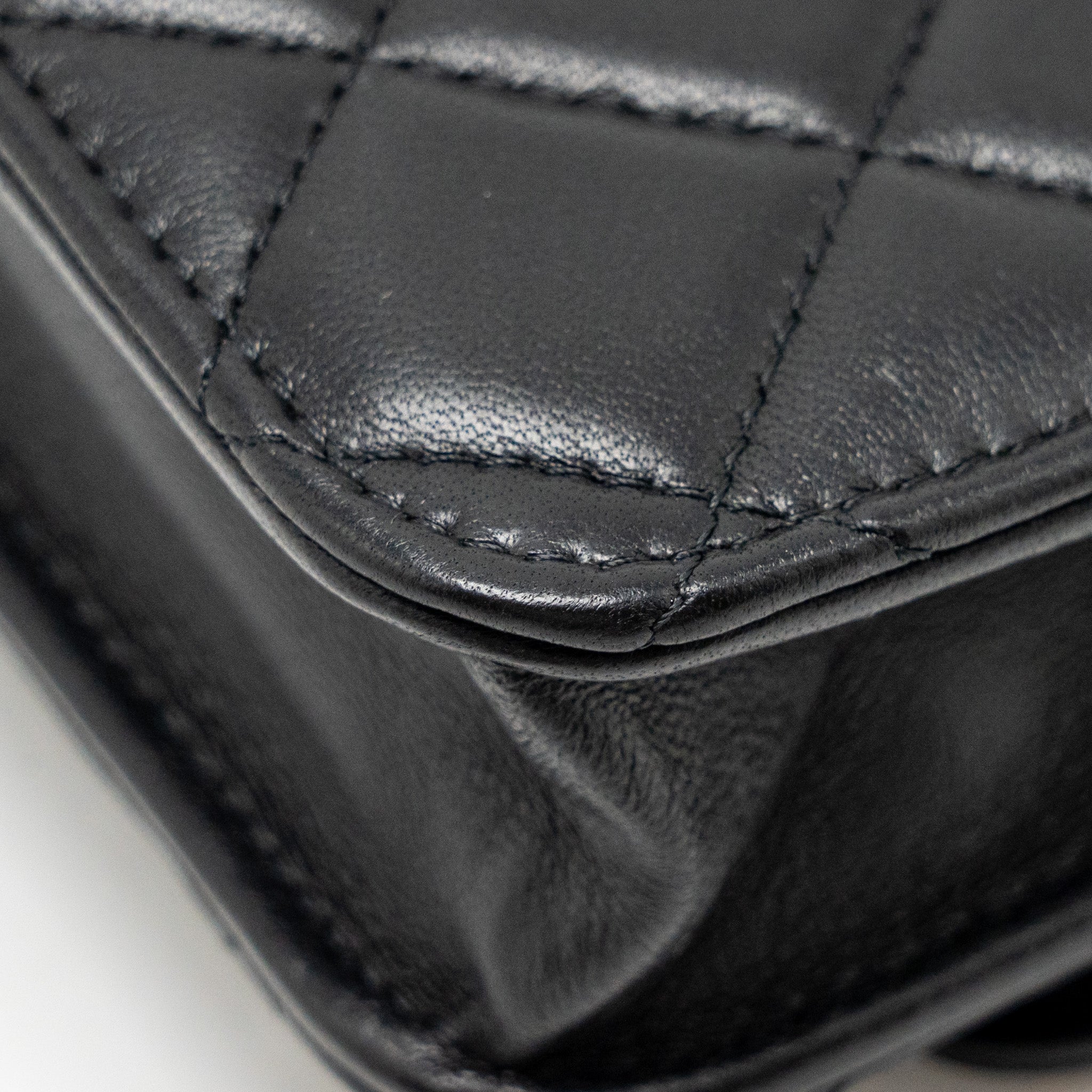 chanel-pearl-crush-mini-flap-wallet-with-chain-lambskin-black-ghw-microchip-copy-1