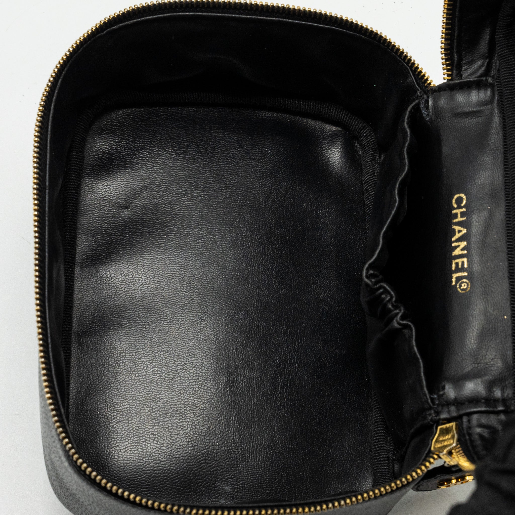 chanel-vintage-vanity-case-caviar-black-ghw-copy