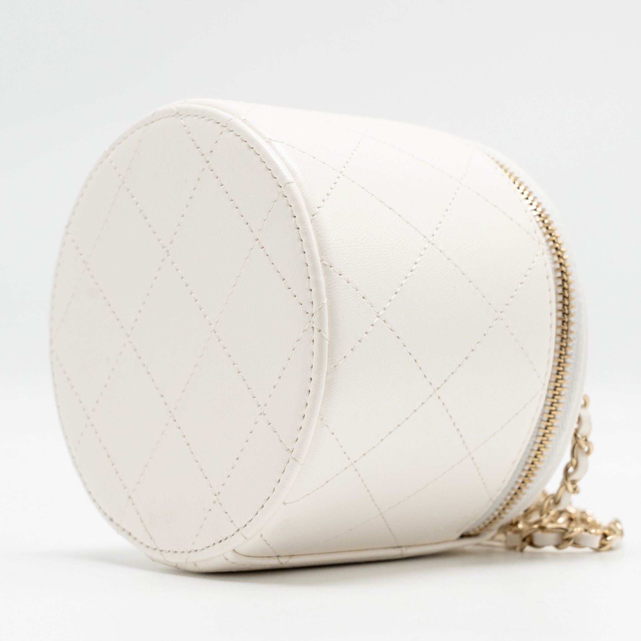 chanel-cc-logo-chains-with-charm-vanity-calfskin-white-lghw