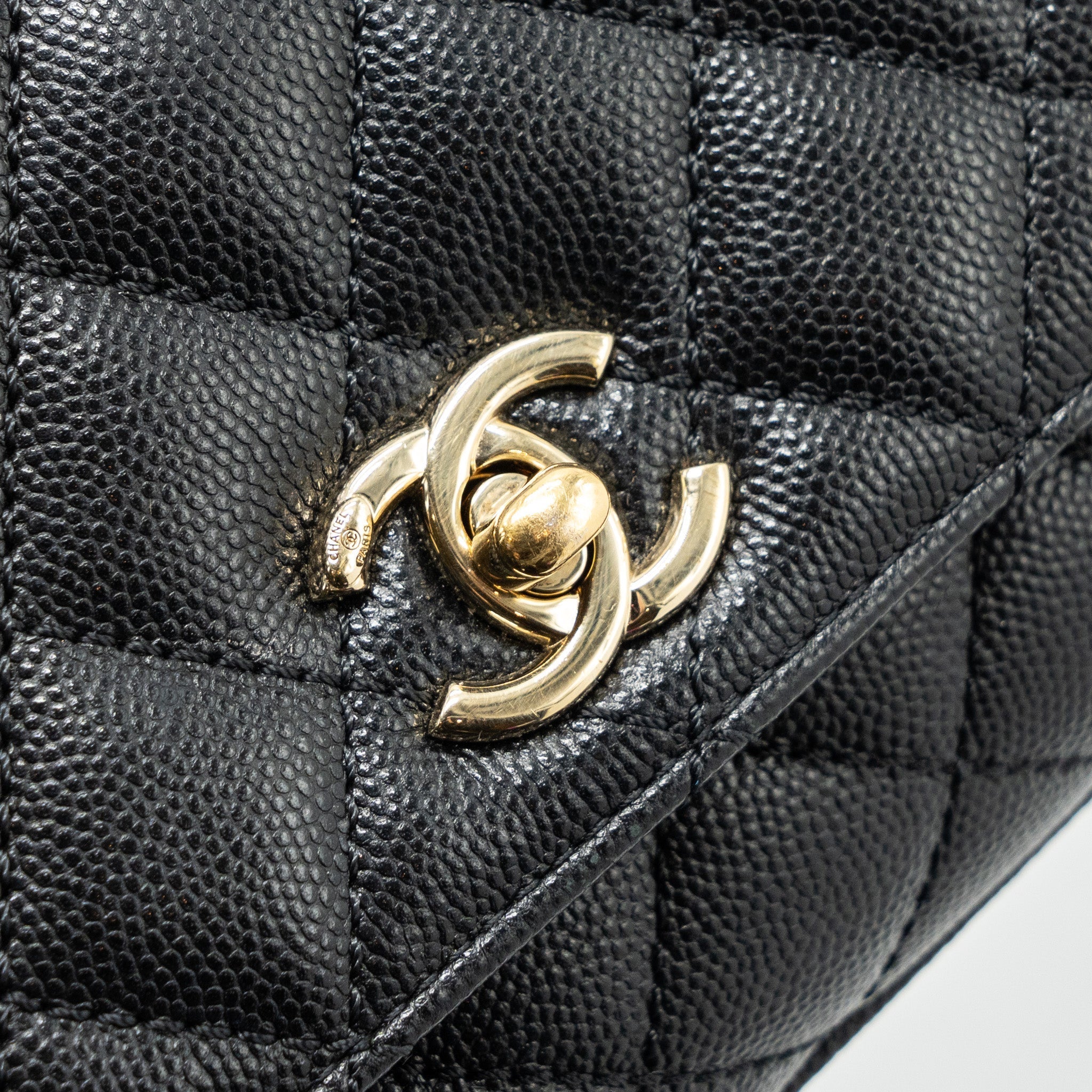 chanel-coco-handle-extra-mini-with-lizard-handle-caviar-black-lghwmicrochip