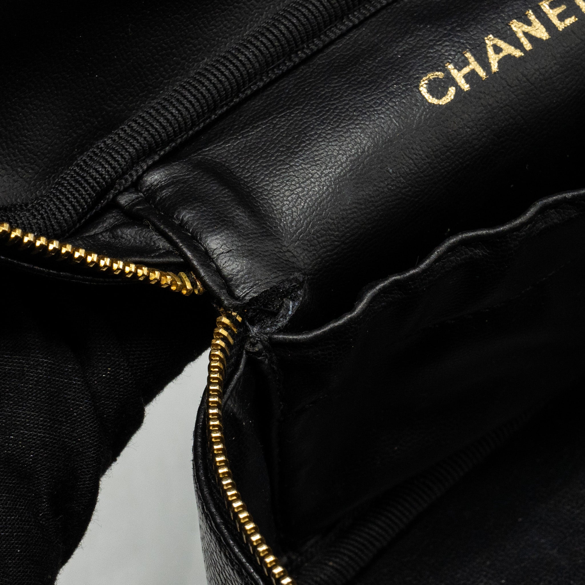 chanel-vintage-vanity-case-caviar-black-ghw-copy