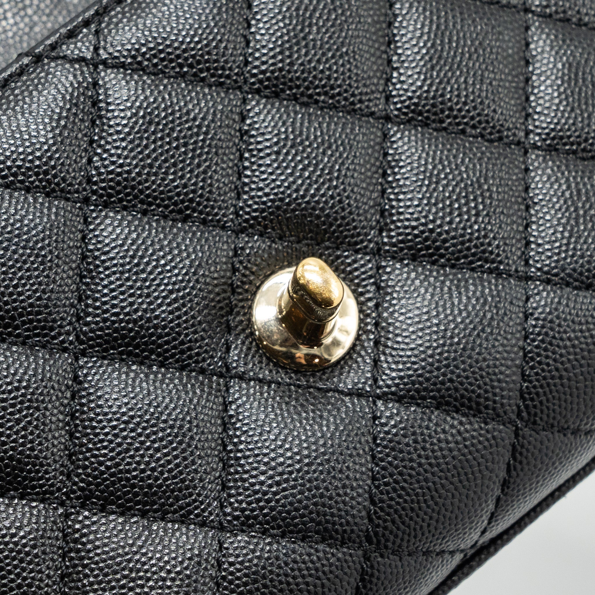 chanel-coco-handle-extra-mini-with-lizard-handle-caviar-black-lghwmicrochip