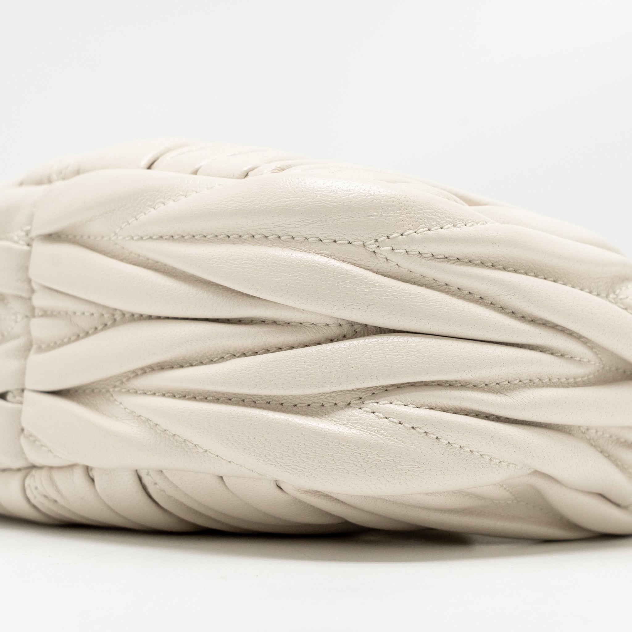 miu-miu-wander-matelasse-mini-hobo-bag-nappa-lambskin-white-ghw