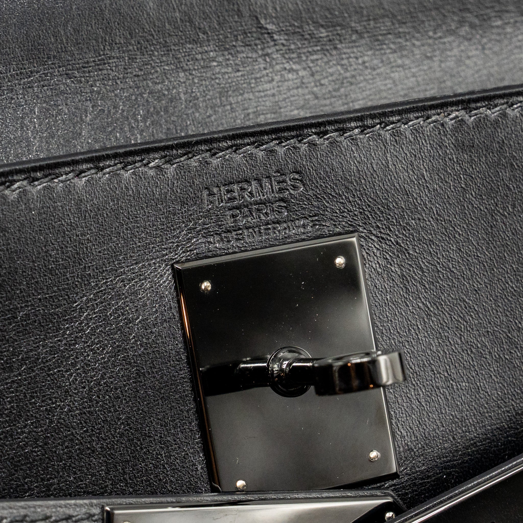 hermes-kelly-32-box-so-black-stamp-square-n