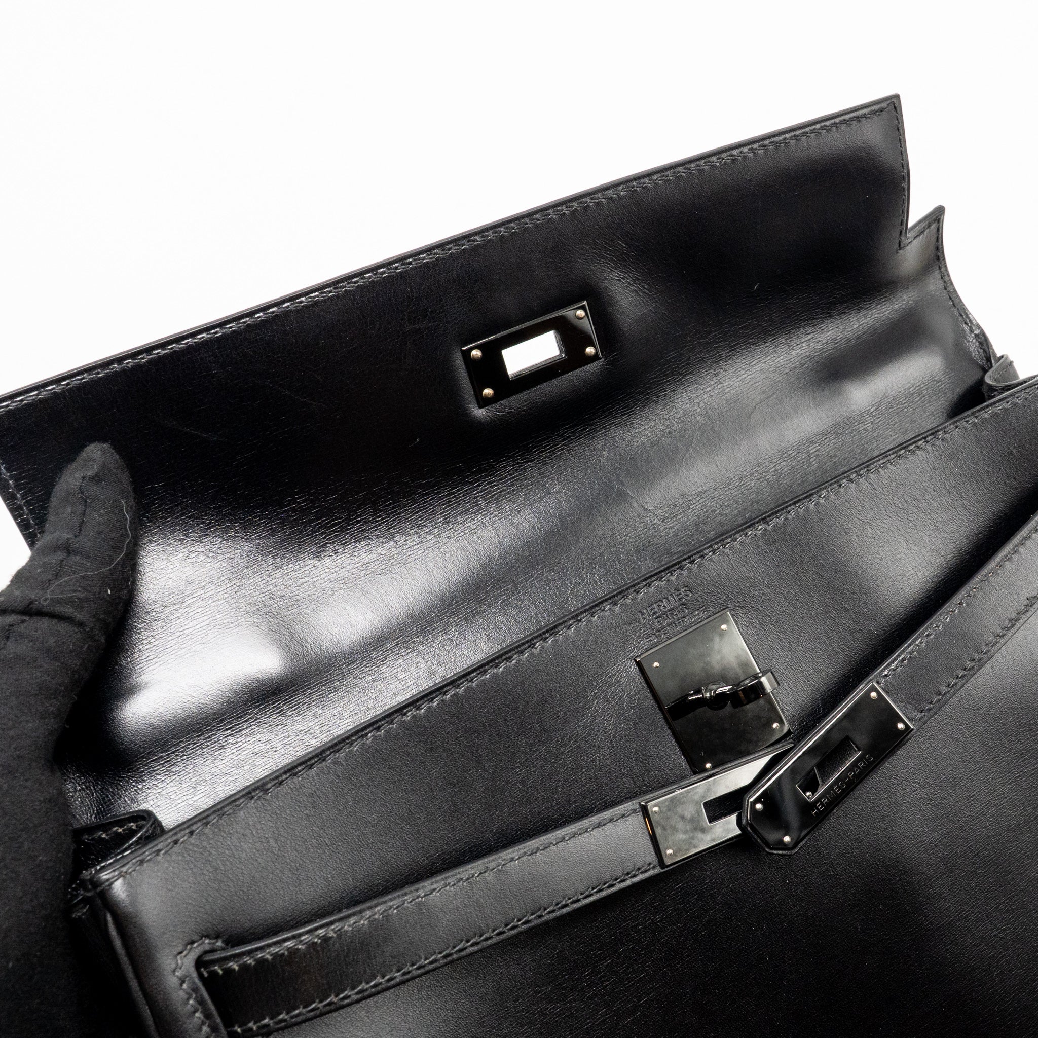 hermes-kelly-32-box-so-black-stamp-square-n