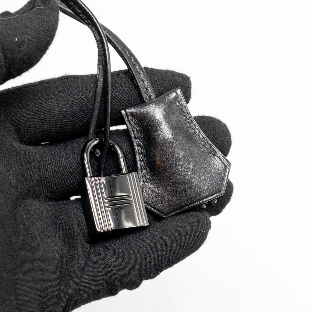 hermes-kelly-32-box-so-black-stamp-square-n