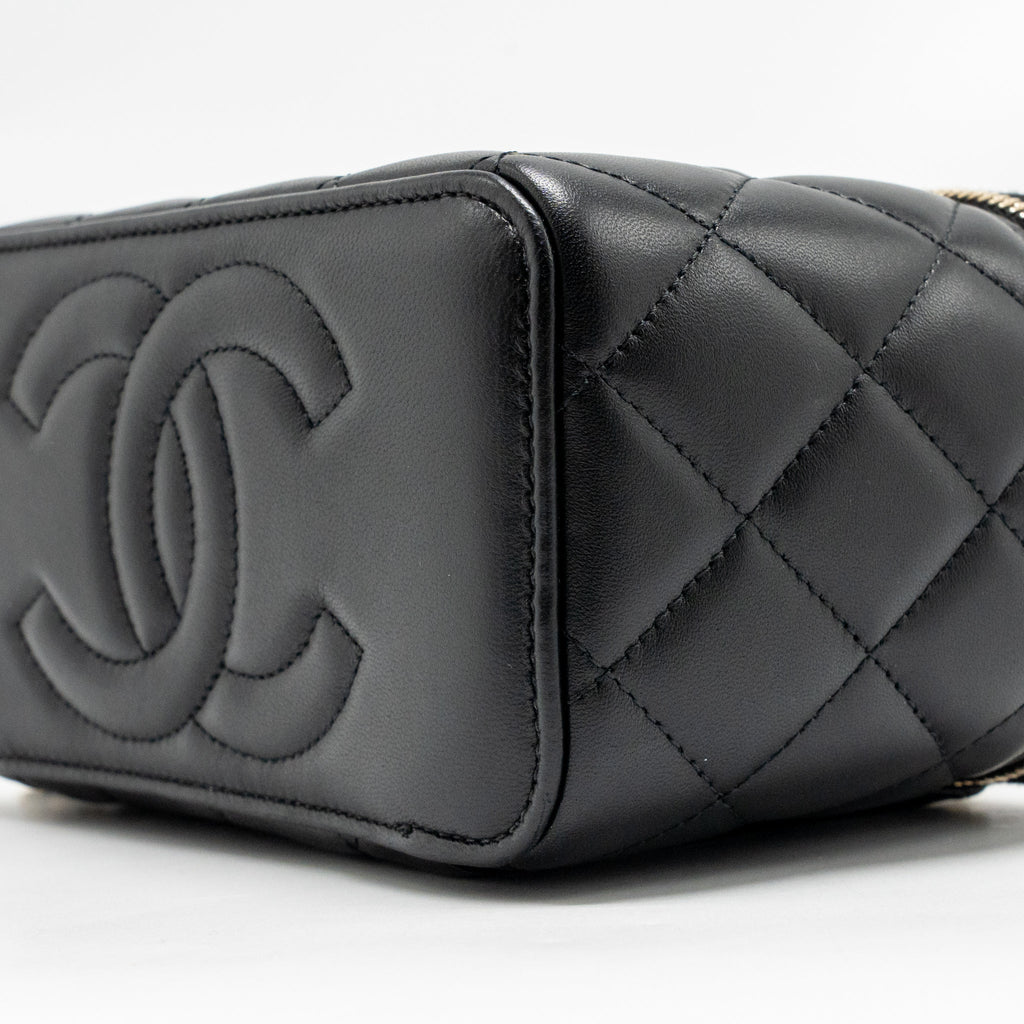 chanel-pearl-crush-long-vanity-case-lambskin-black-ghw-microchip-1