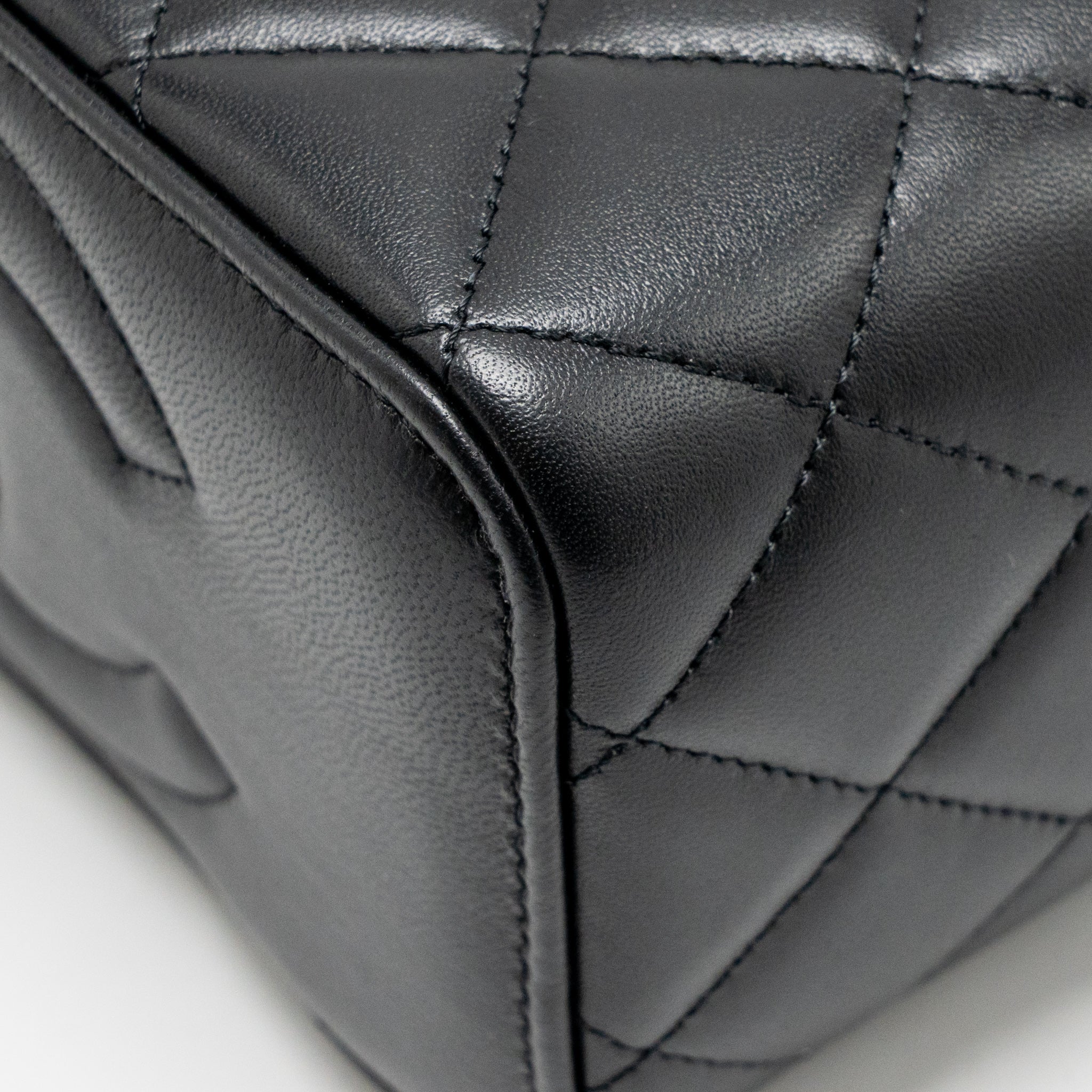 chanel-pearl-crush-long-vanity-case-lambskin-black-ghw-microchip-1