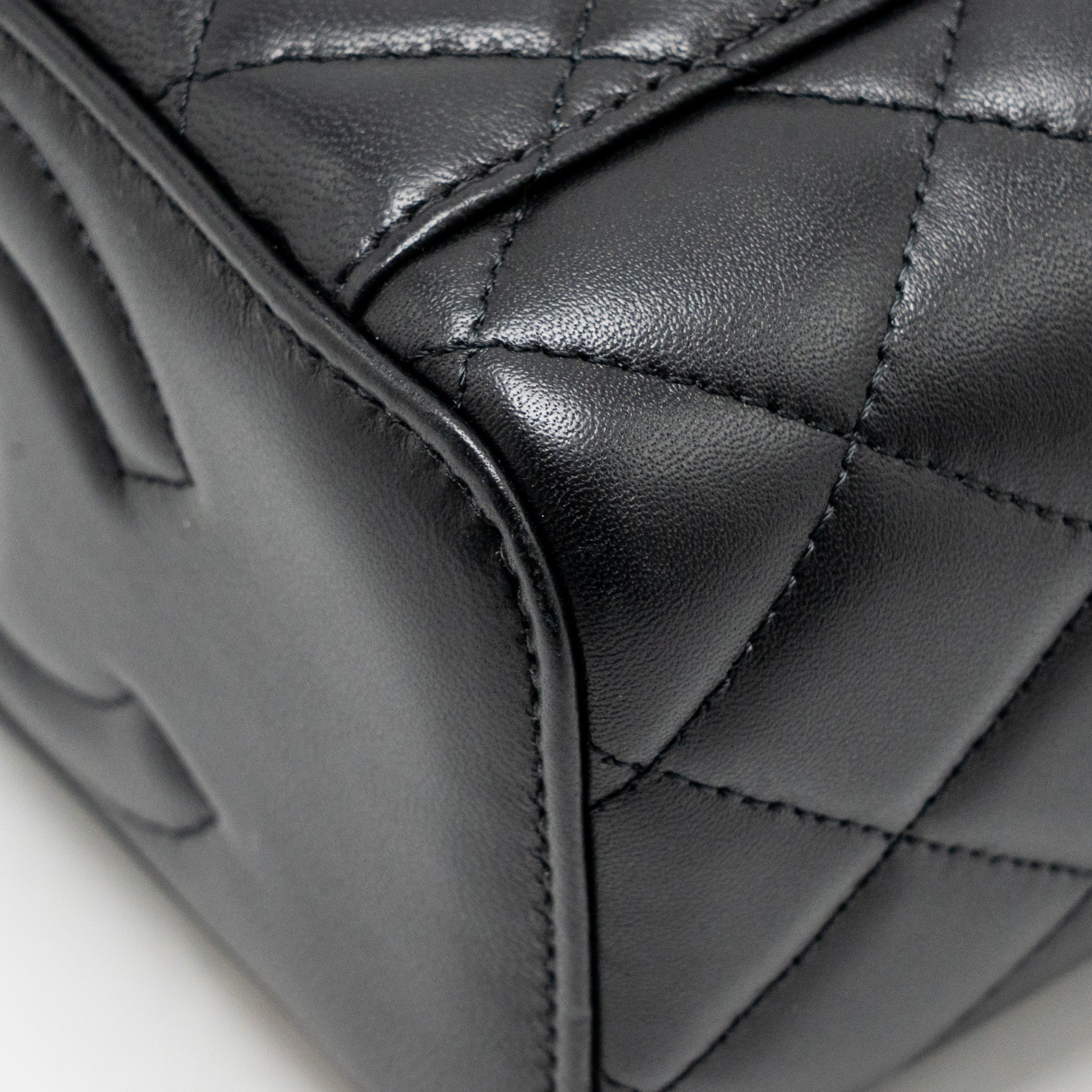 chanel-pearl-crush-long-vanity-case-lambskin-black-ghw-microchip-1