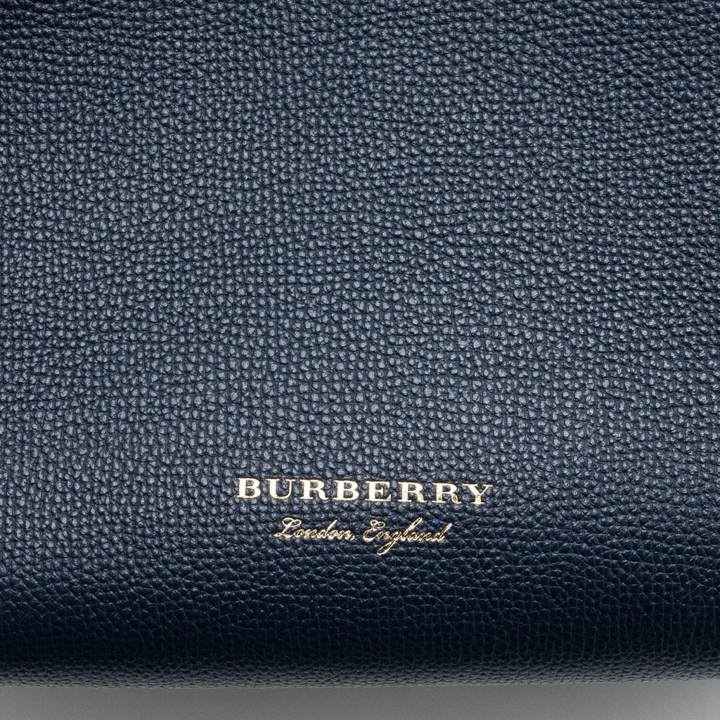 burberry-house-check-banner-tote-bag-calfskin-navy-multicoloured-ghw