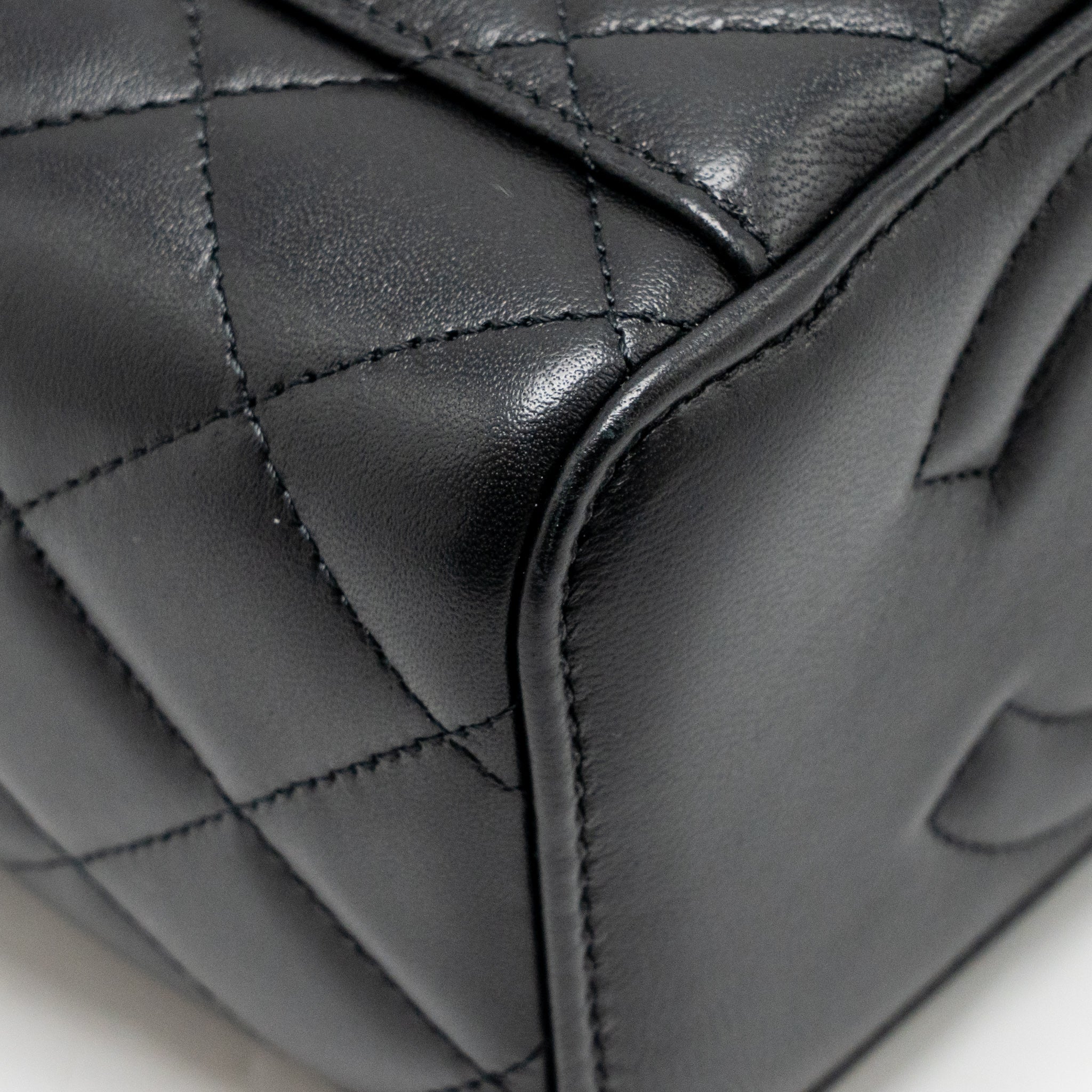 chanel-pearl-crush-long-vanity-case-lambskin-black-ghw-microchip-1