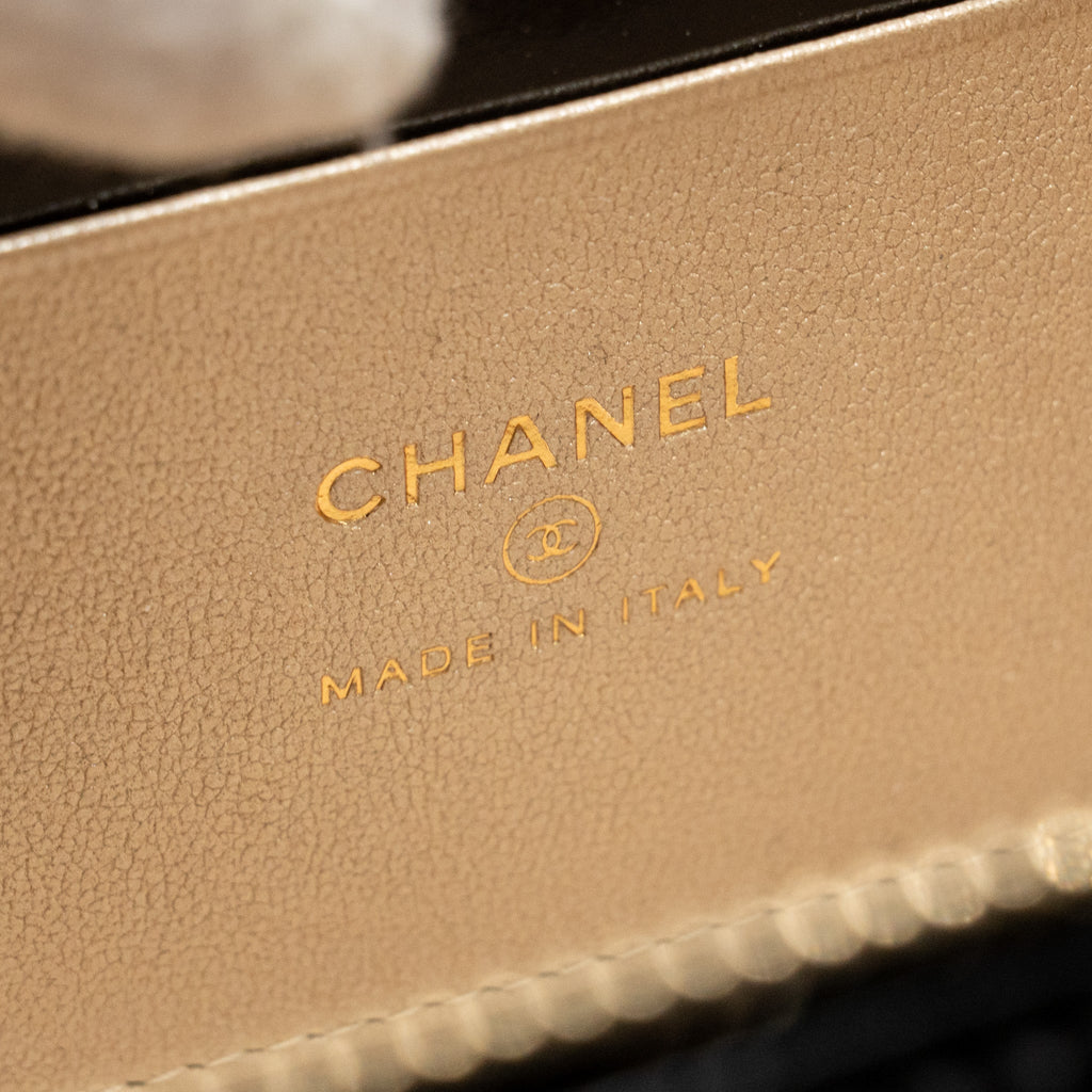 chanel-long-vanity-with-chain-detail-cc-logo-lambskin-black-ghwmicrochip
