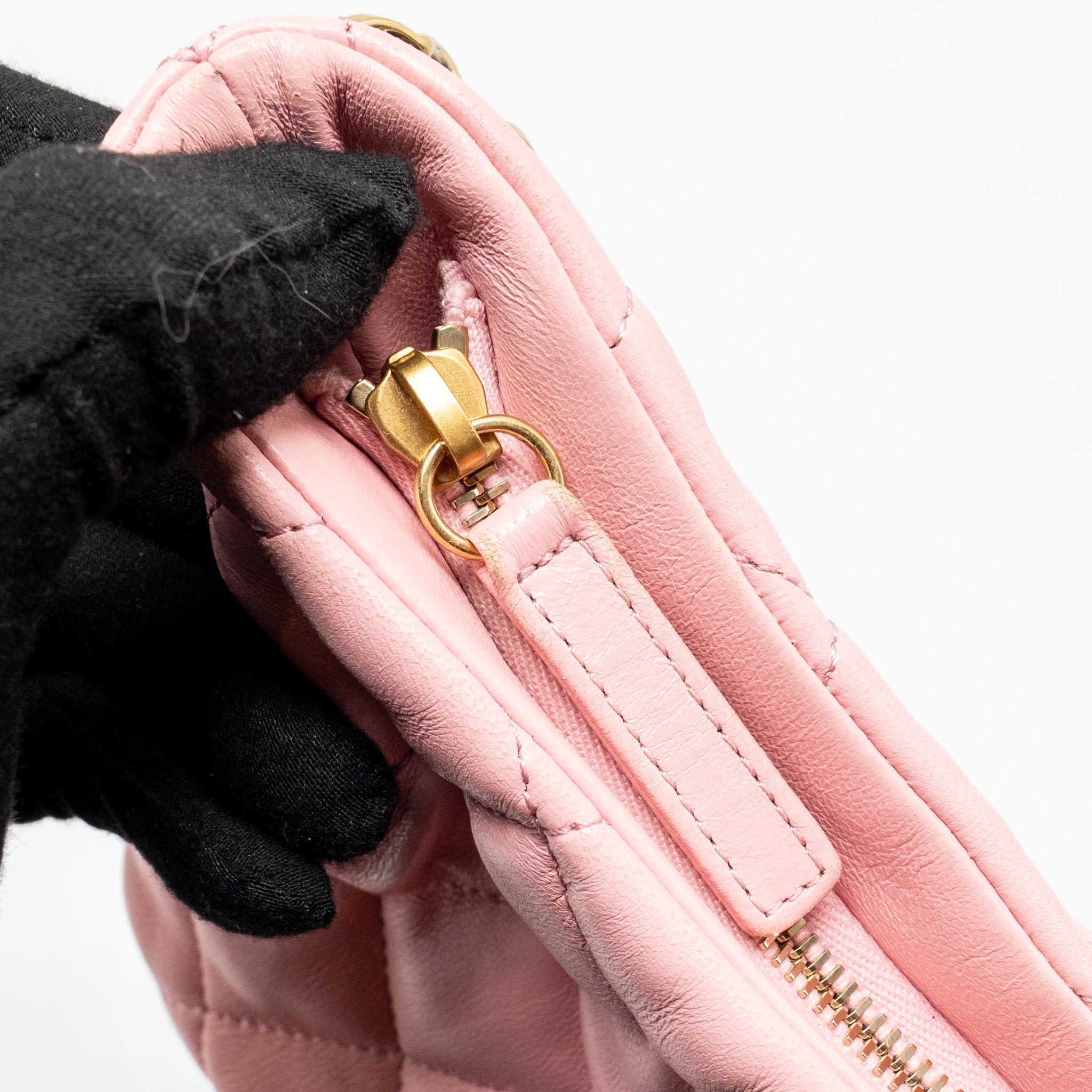 chanel-22k-hobo-bag-with-logo-chain-lambskin-pink-ghw-microchip