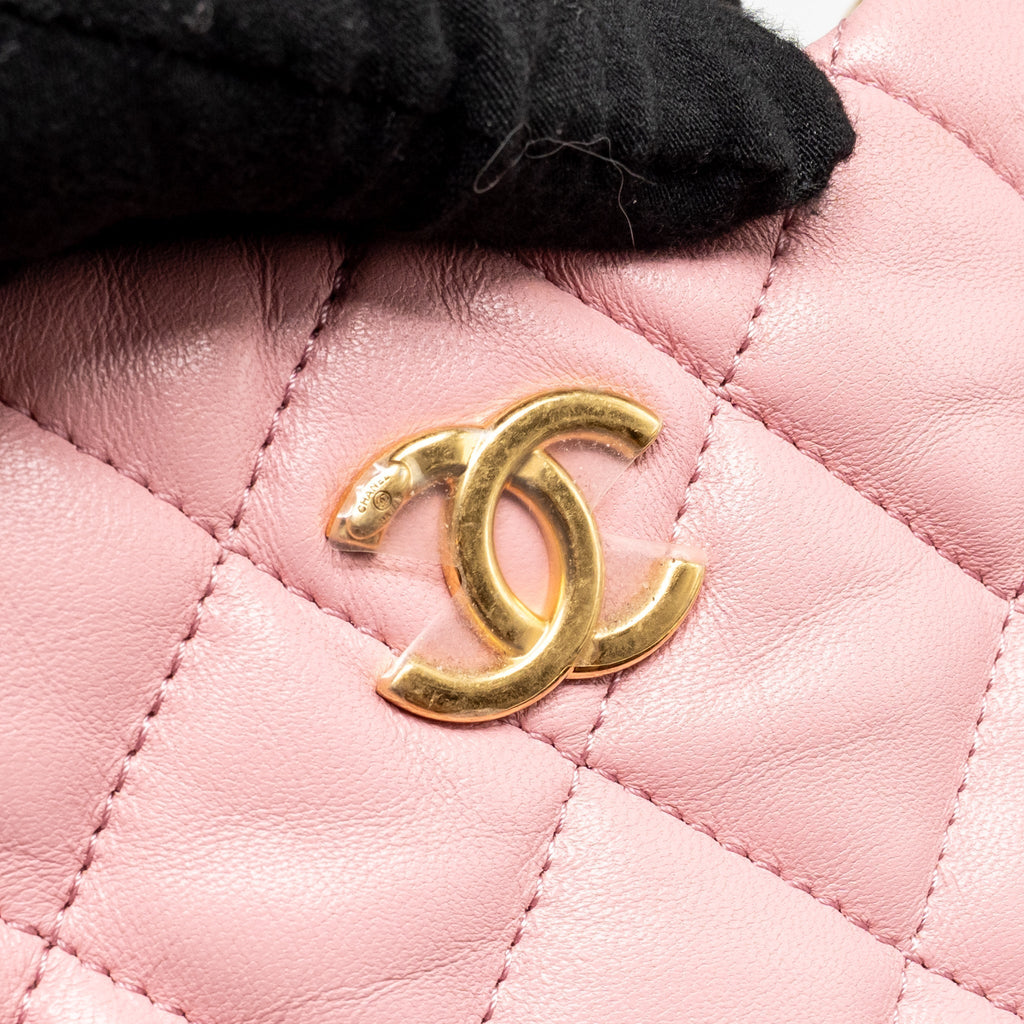 chanel-22k-hobo-bag-with-logo-chain-lambskin-pink-ghw-microchip