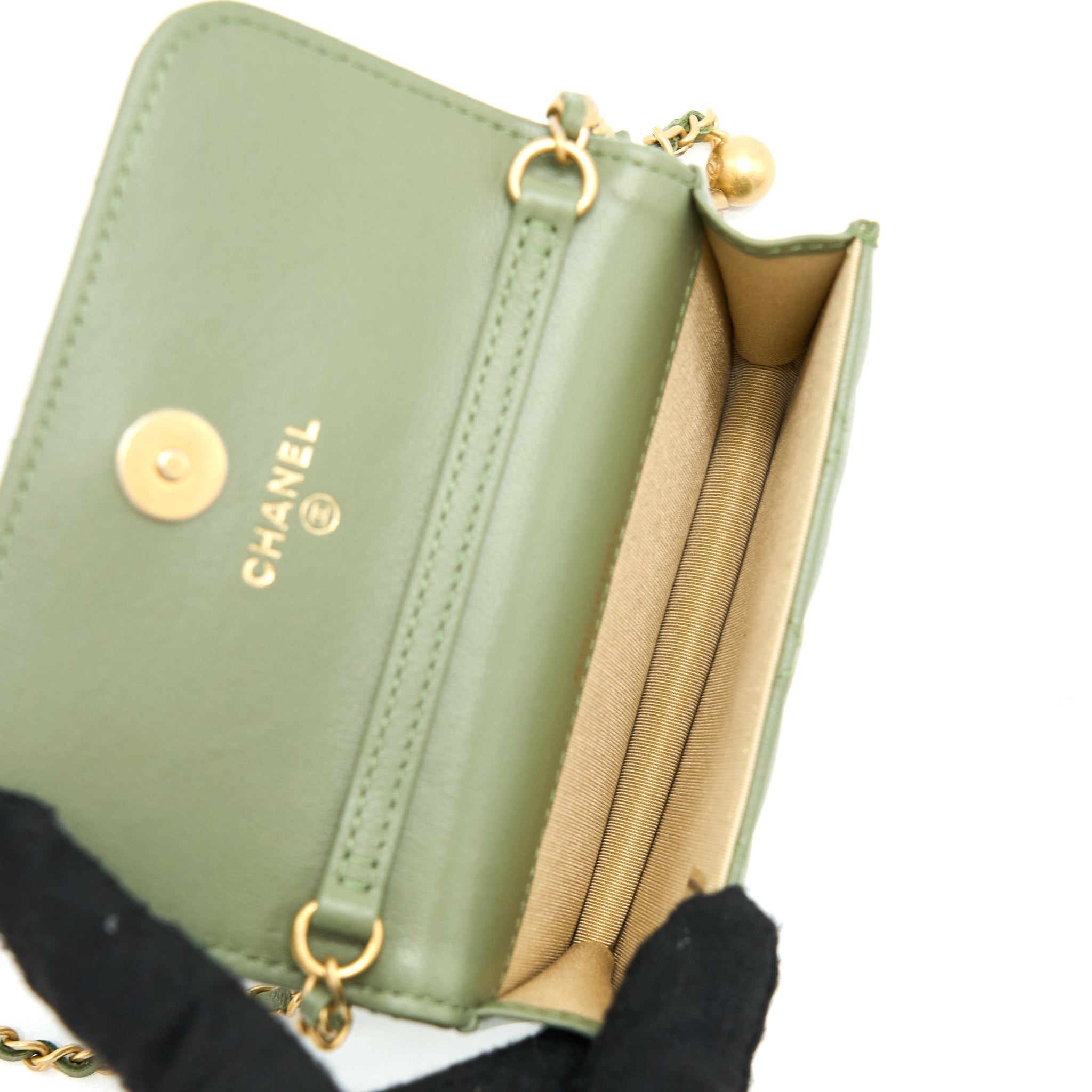 chanel-pearl-crush-mini-flap-bag-lambskin-green-ghw